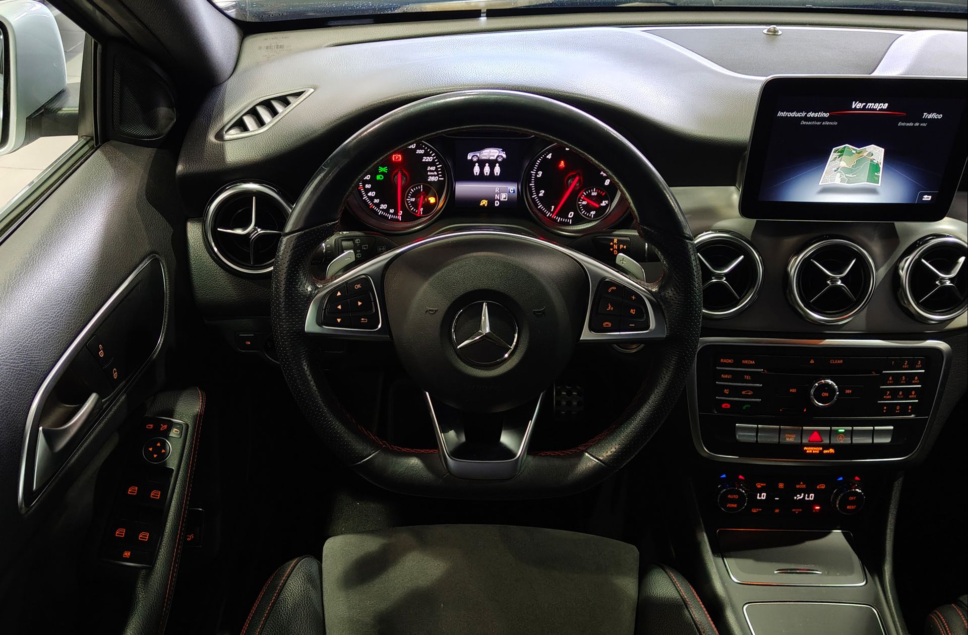 Mercedes-Benz GLA 180 Pack AMG - foto 22