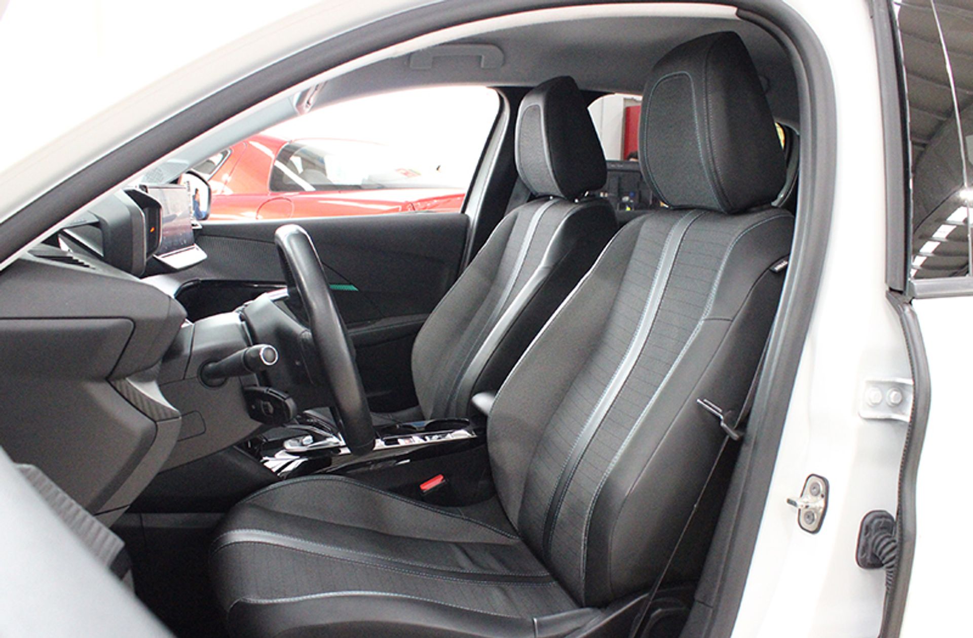 Peugeot 208 Eléctrico Allure - foto 19