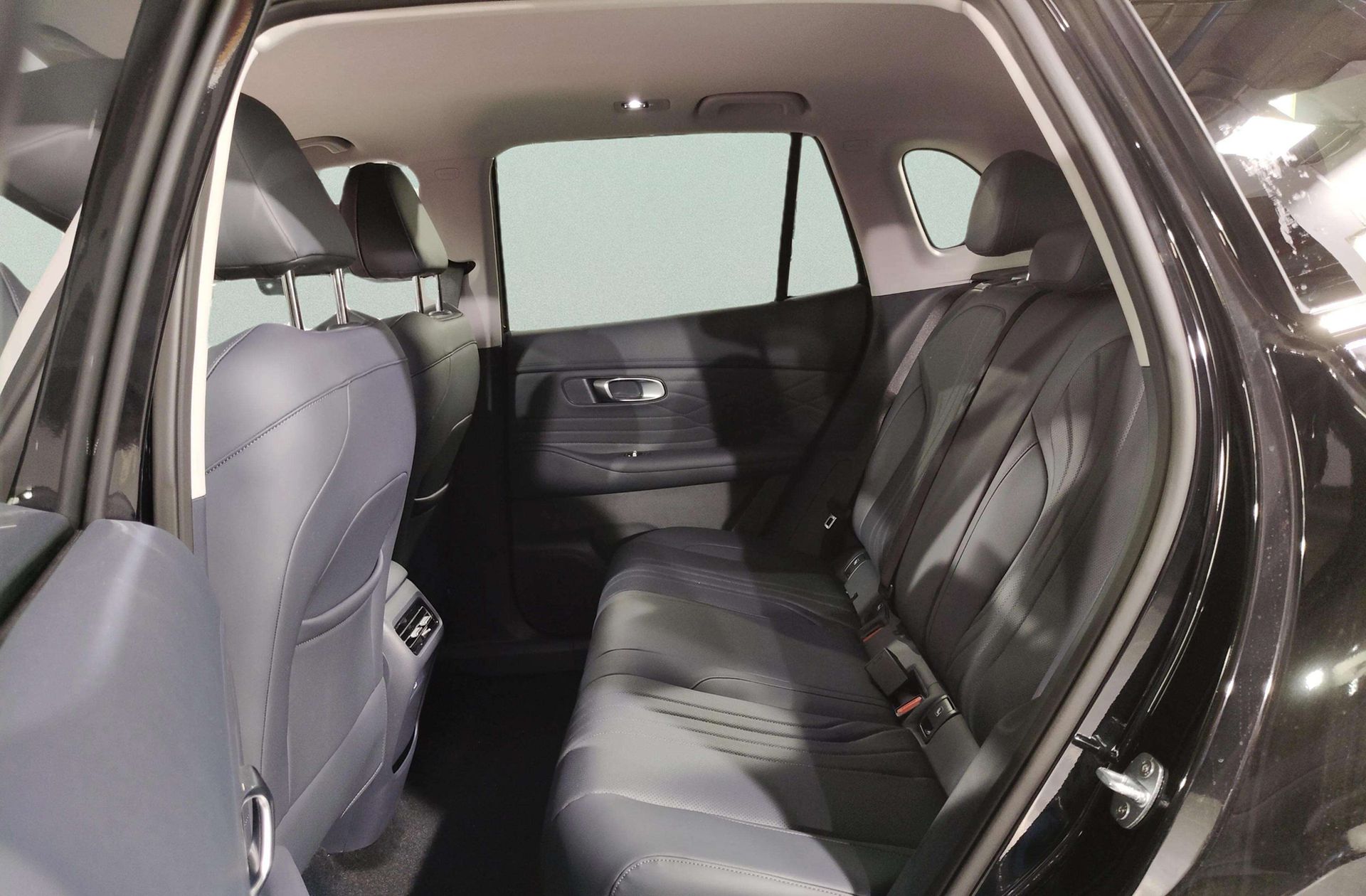 Geely Starray EM-i 1.5 PHEV Pro - foto 15