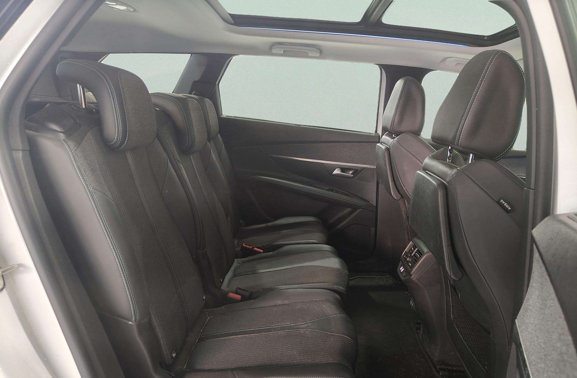 Peugeot 5008 BlueHDi 130 Allure Pack EAT8 7 plazas - foto 21