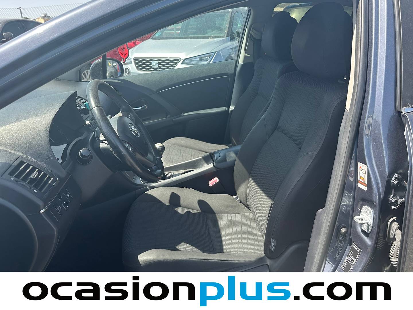 Foto asientos delanteros Toyota Avensis Toyota Avensis 2.0 D-4D Active (126 CV)