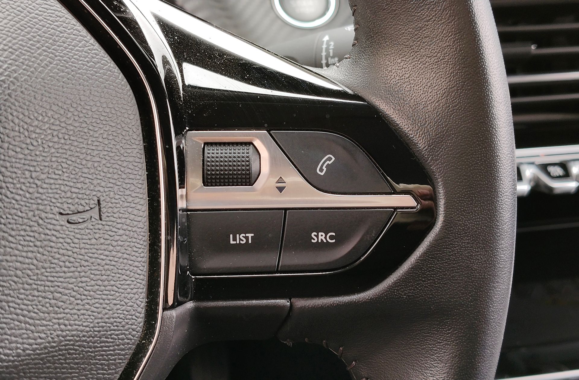 Peugeot 2008 BlueHDi 110 Allure Pack - foto 27