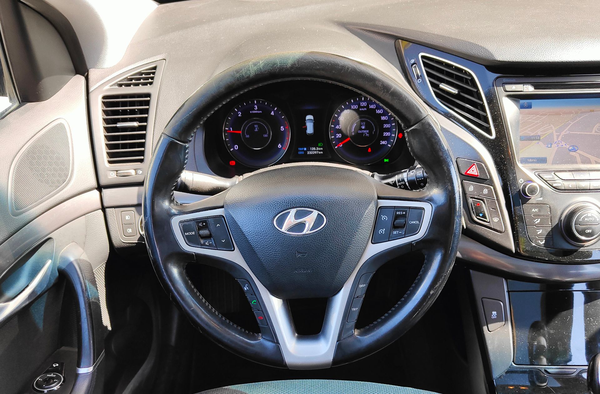 Hyundai i40 CW 1.7 CRDi BlueDrive Tecno Xenon Sky - foto 24