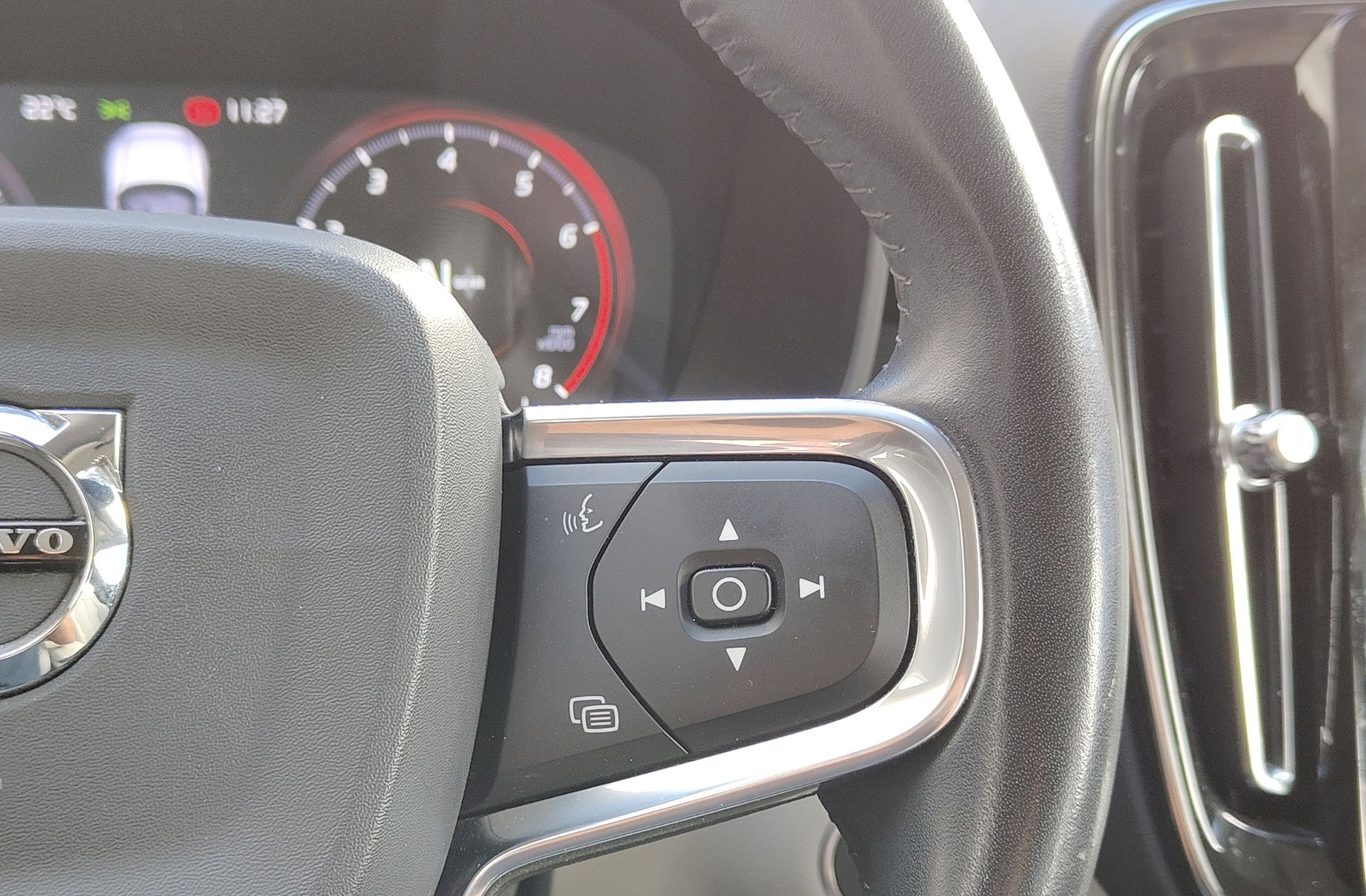 Volvo XC40 T3 Business Plus - foto 30