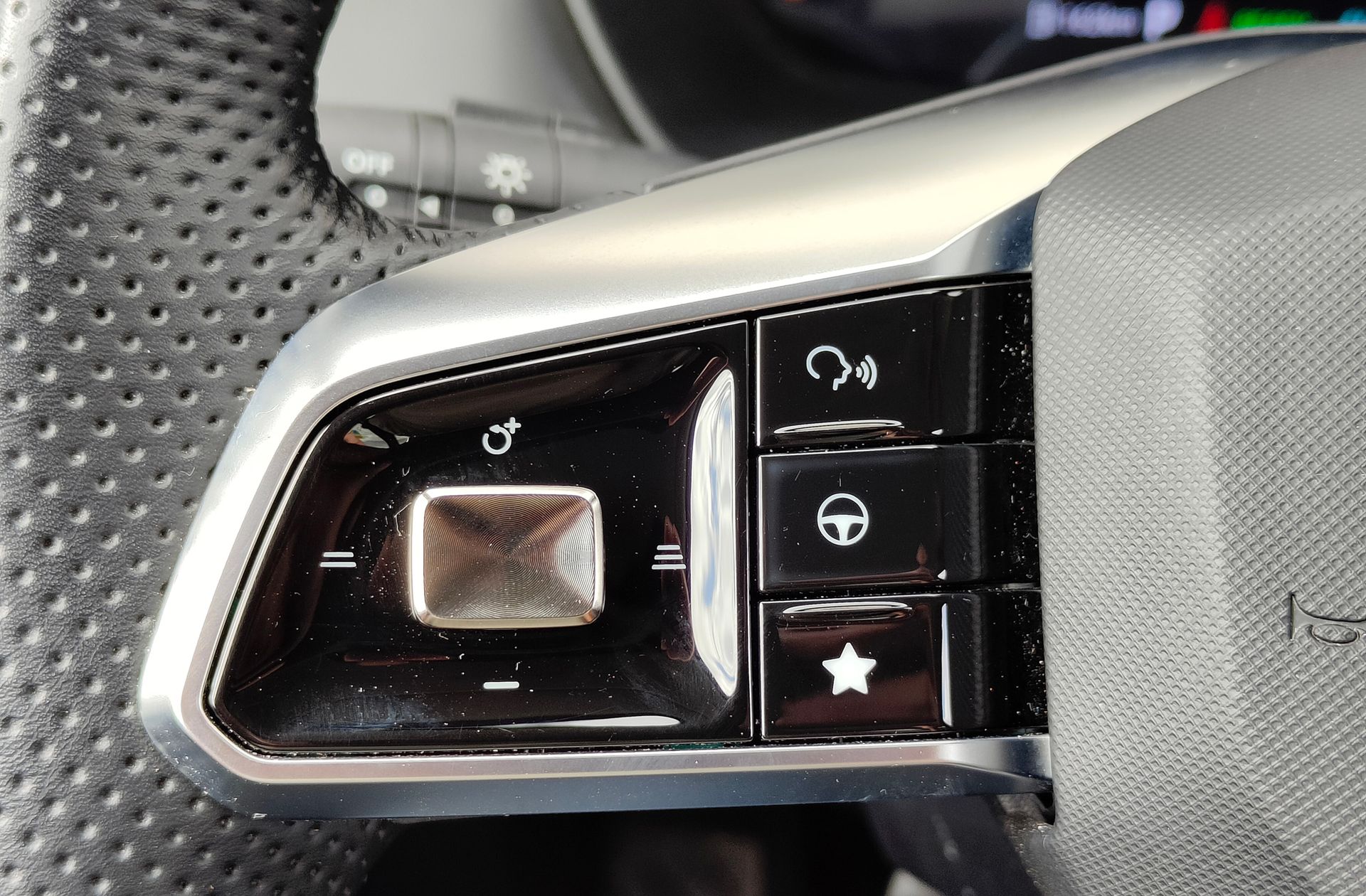 MG ZS 1.5 Hybrid+ Luxury - foto 25