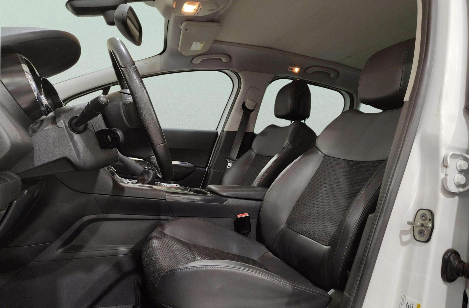 Peugeot 3008 1.2 PureTech Allure - foto 11