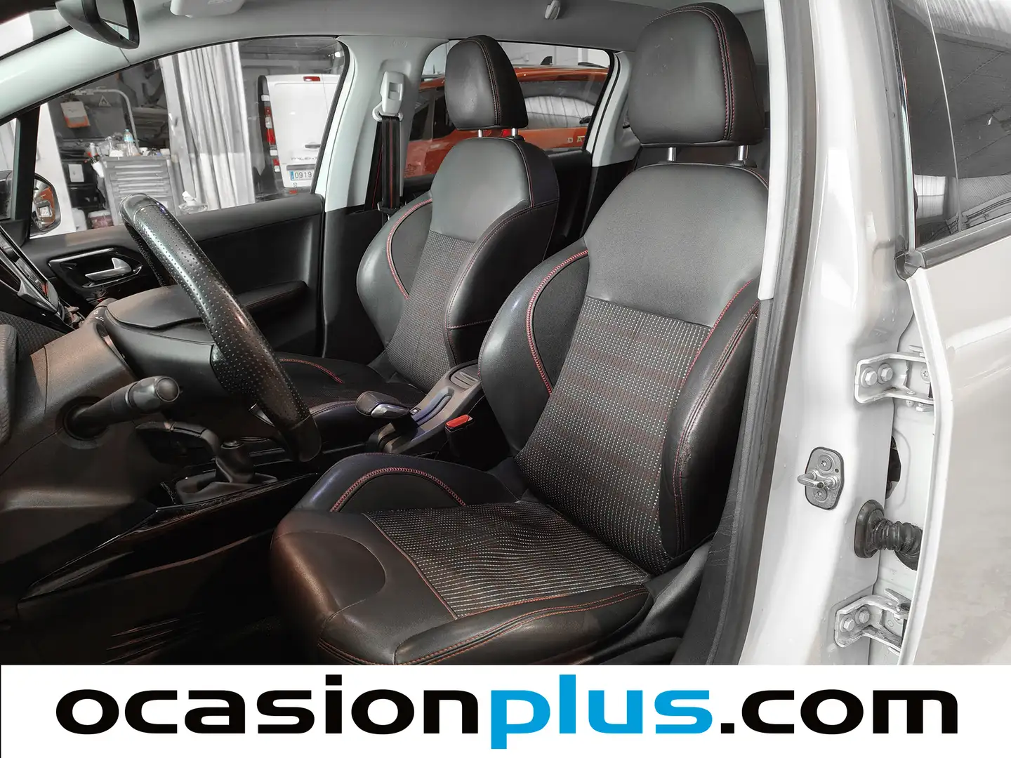 Foto Peugeot 2008 Peugeot 2008 PureTech 130 S&S GT Line (130 CV)