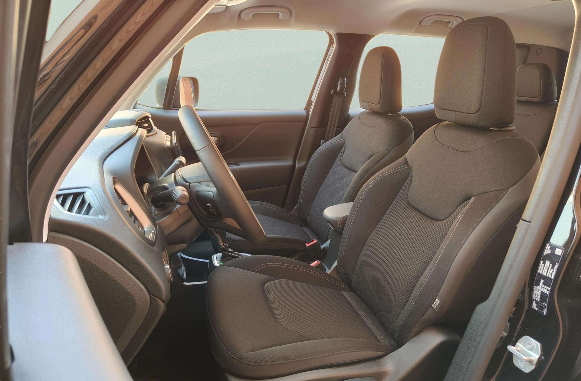 Jeep Renegade eHybrid 1.5 Altitude DCT - foto 11