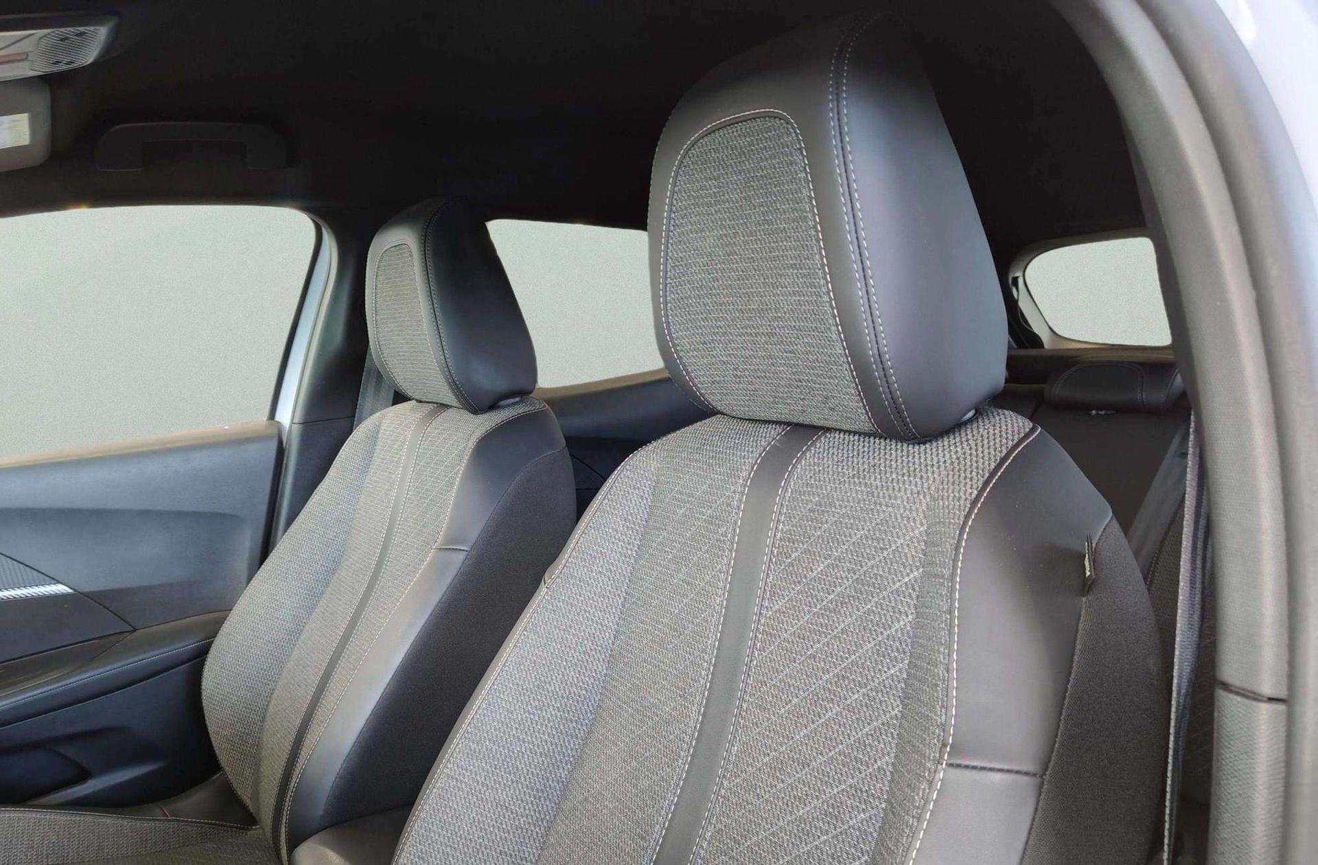 Peugeot 2008 PureTech 100 Allure - foto 12