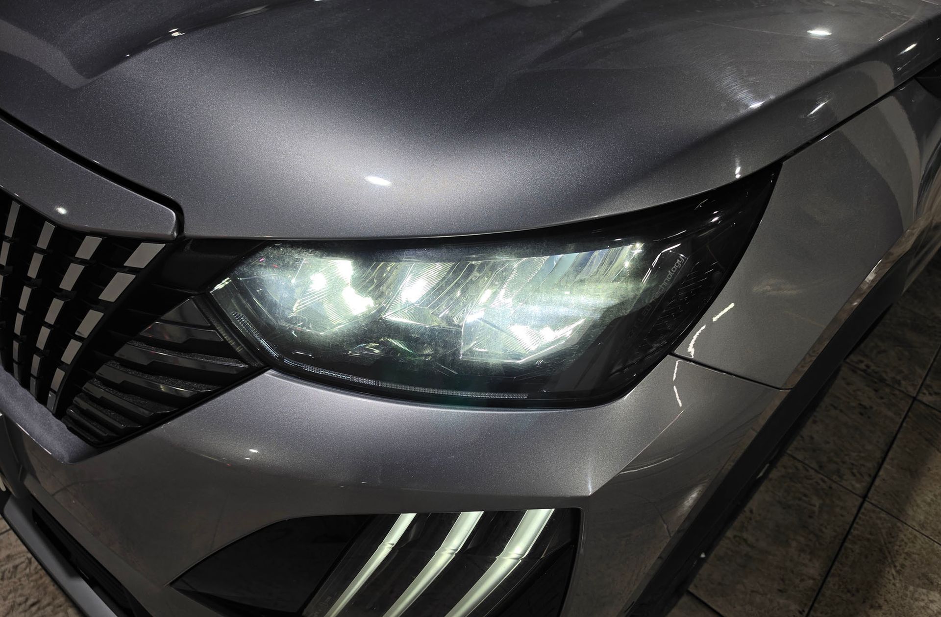 Peugeot 2008 Allure Hybrid eDCS6 - foto 15