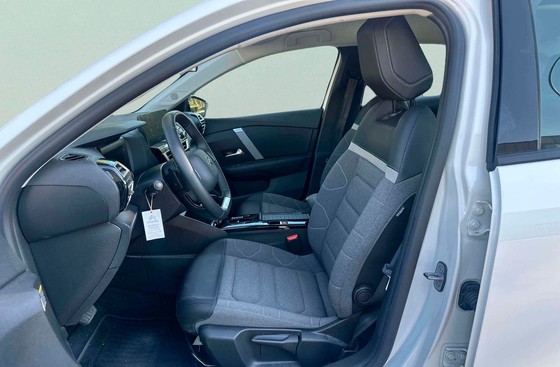 Citroën C4 X Hybrid 136 e-DCS6 Plus - foto 10
