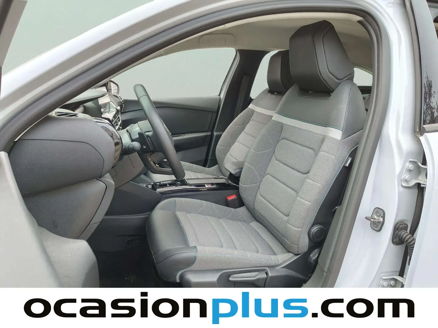 Foto Citroën C4 Citroen C4 Hybrid 136 Plus e-DCS6 (136 CV)