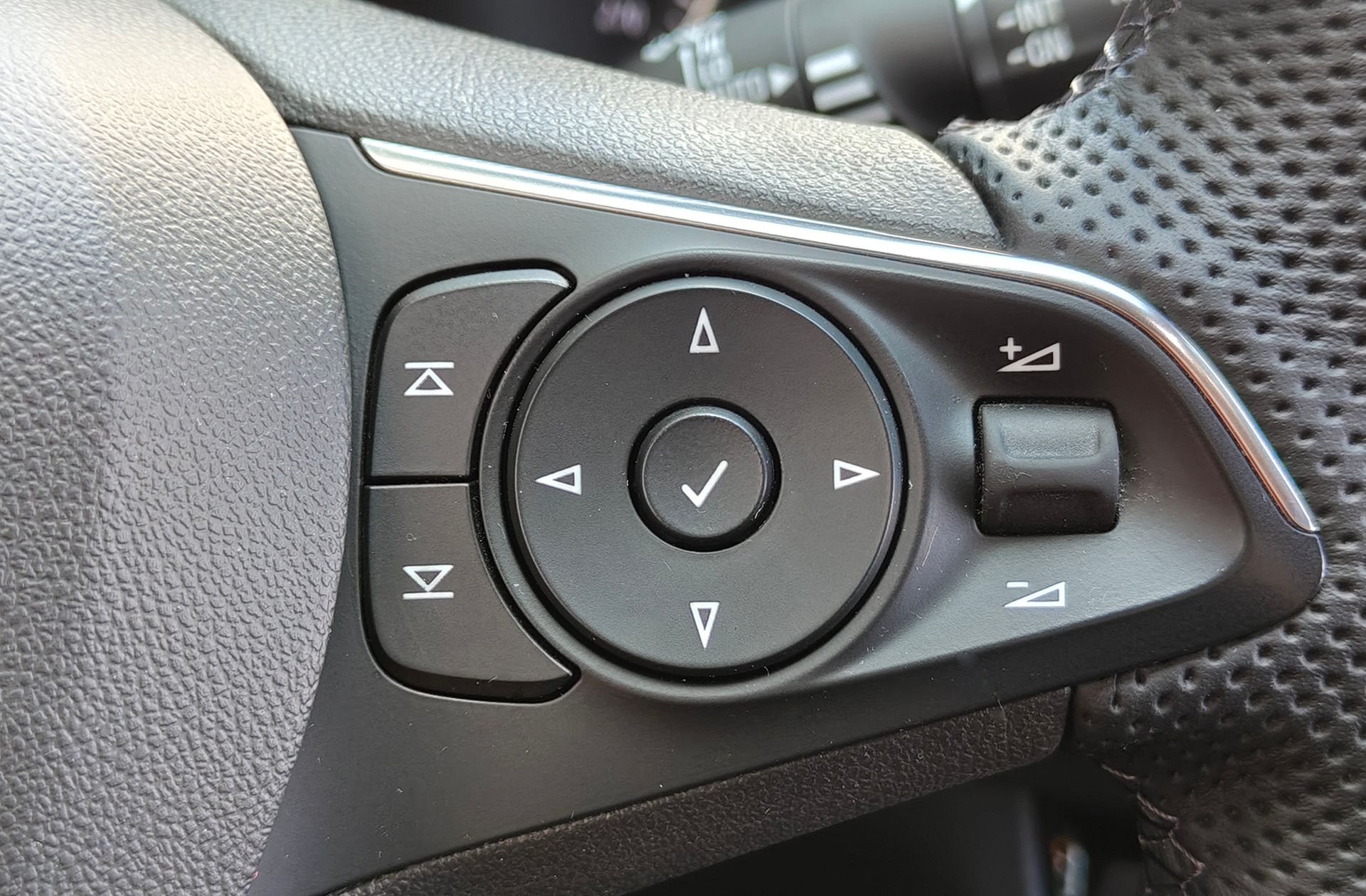 Opel Insignia 1.5 Turbo XFT Innovation - foto 33