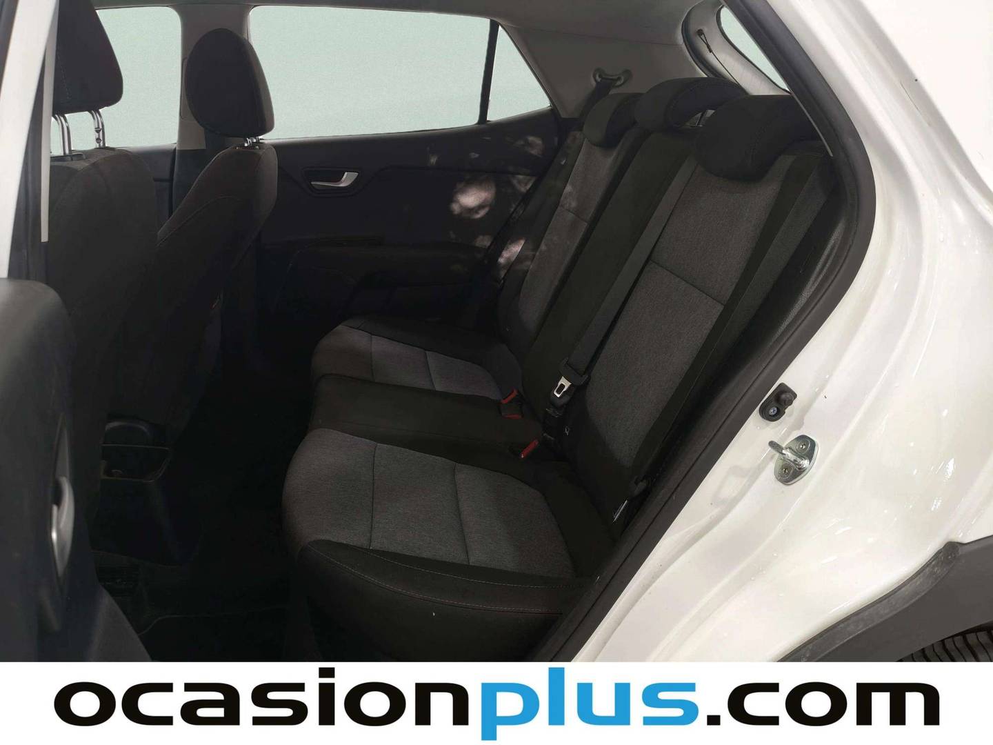 Foto asientos traseros KIA Stonic KIA Stonic 1.0 T-GDi MHEV iMT Concept (100 CV)