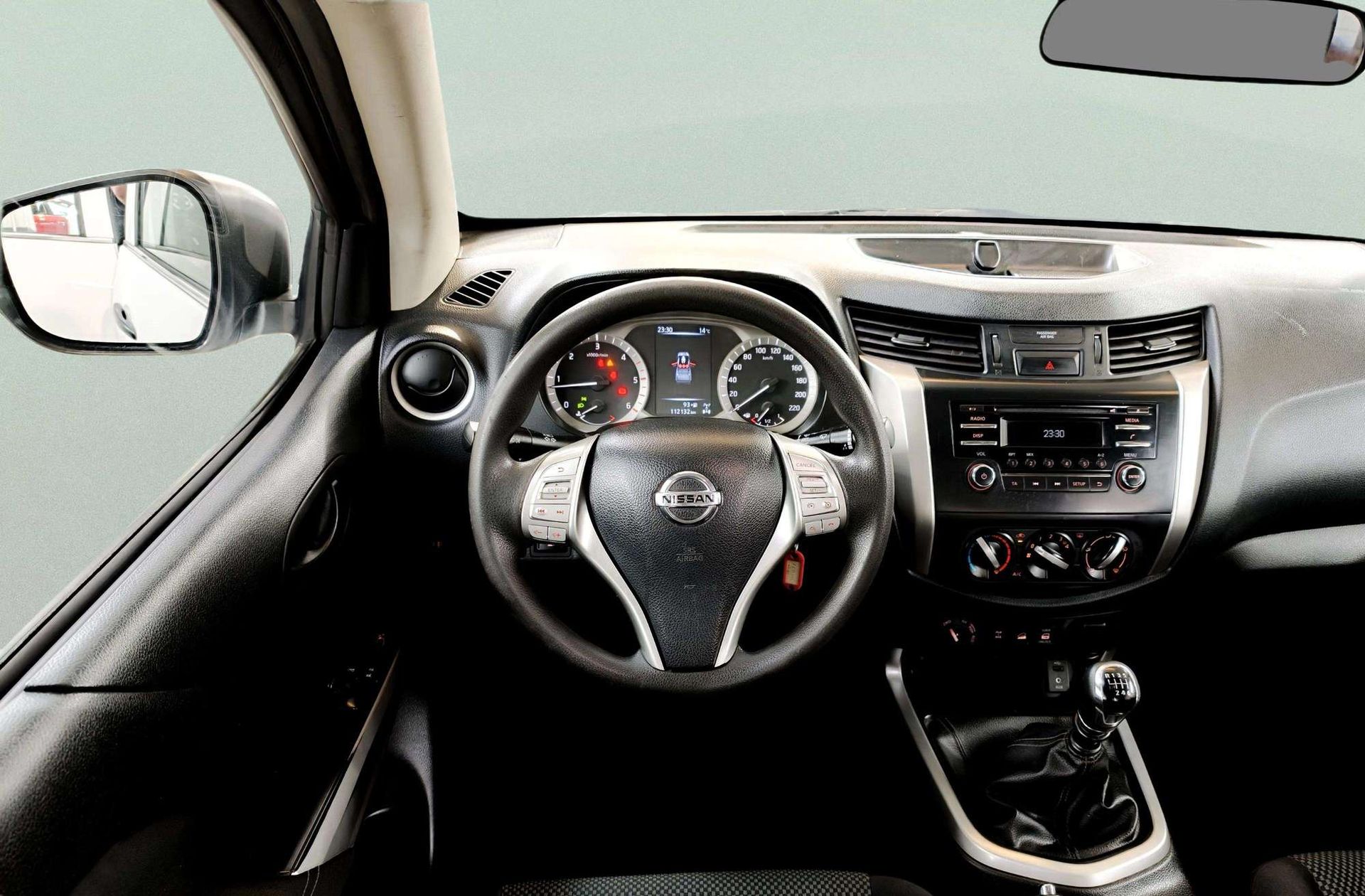 Nissan Navara PickUp 2.3 dCi Doble Cabina Visia BDif - foto 30