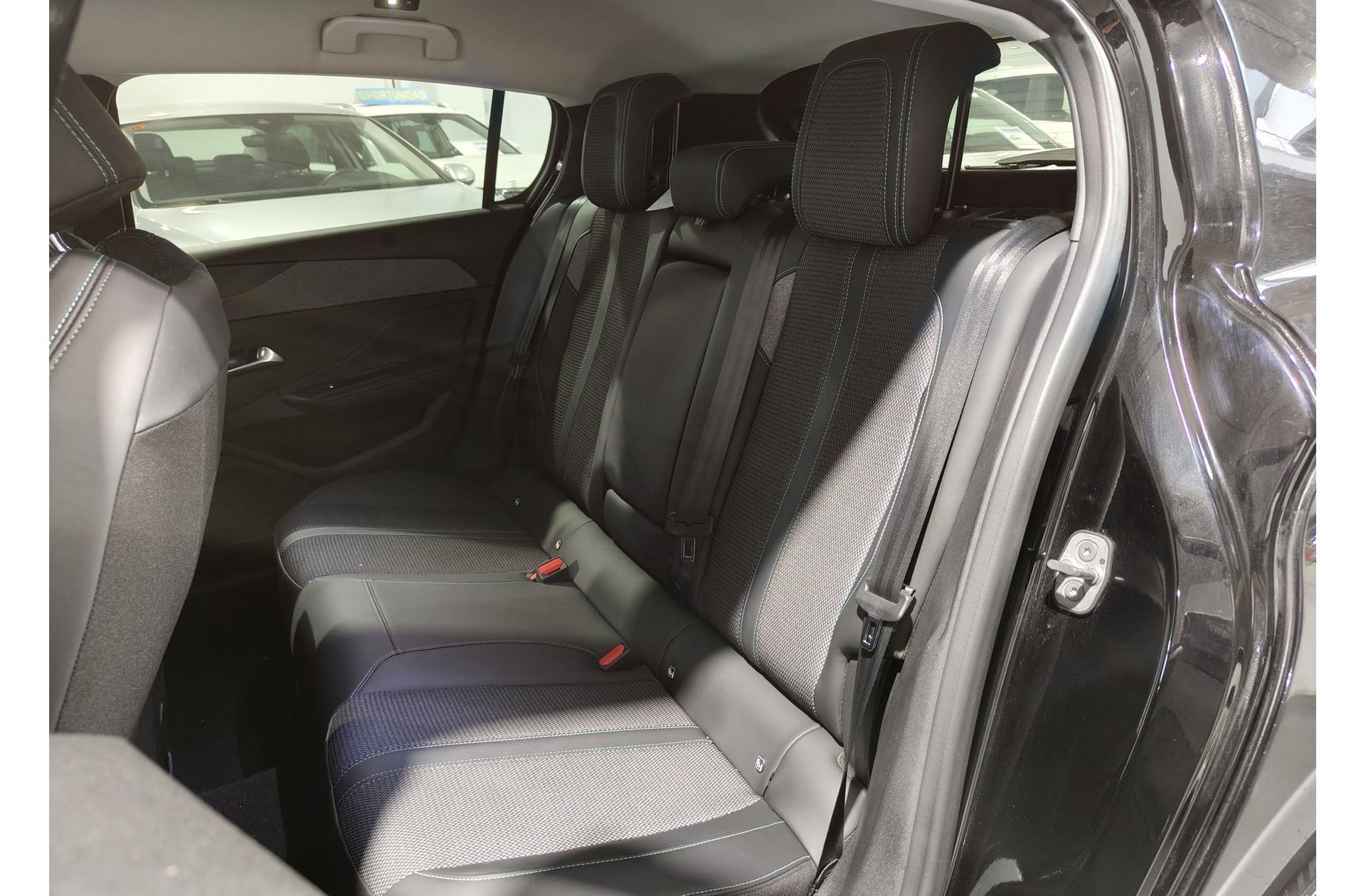Peugeot 308 BlueHDi 130 Allure EAT8 - foto 13