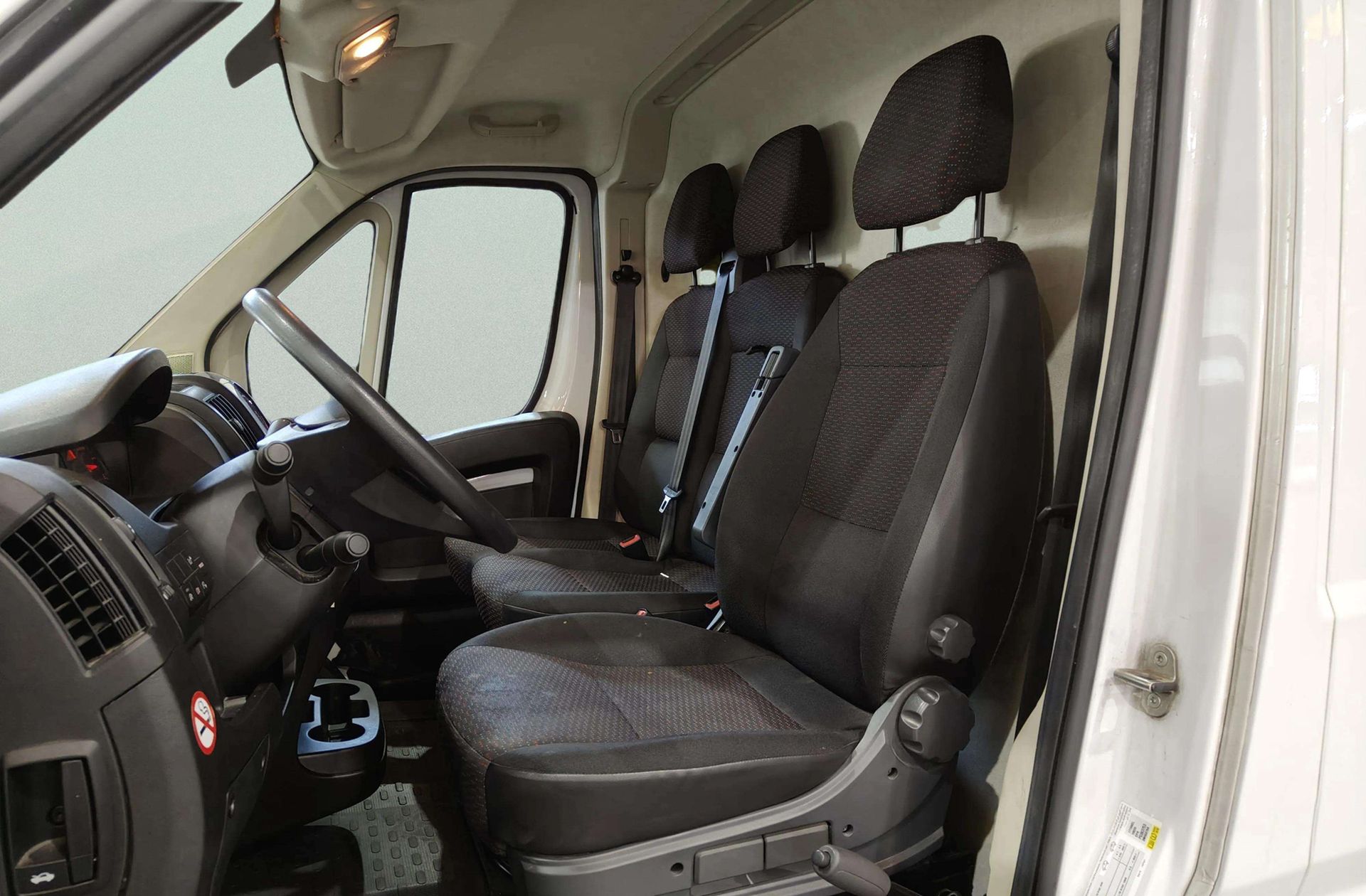Peugeot Boxer Furgon BlueHDi 140 335 L3H2 - foto 9