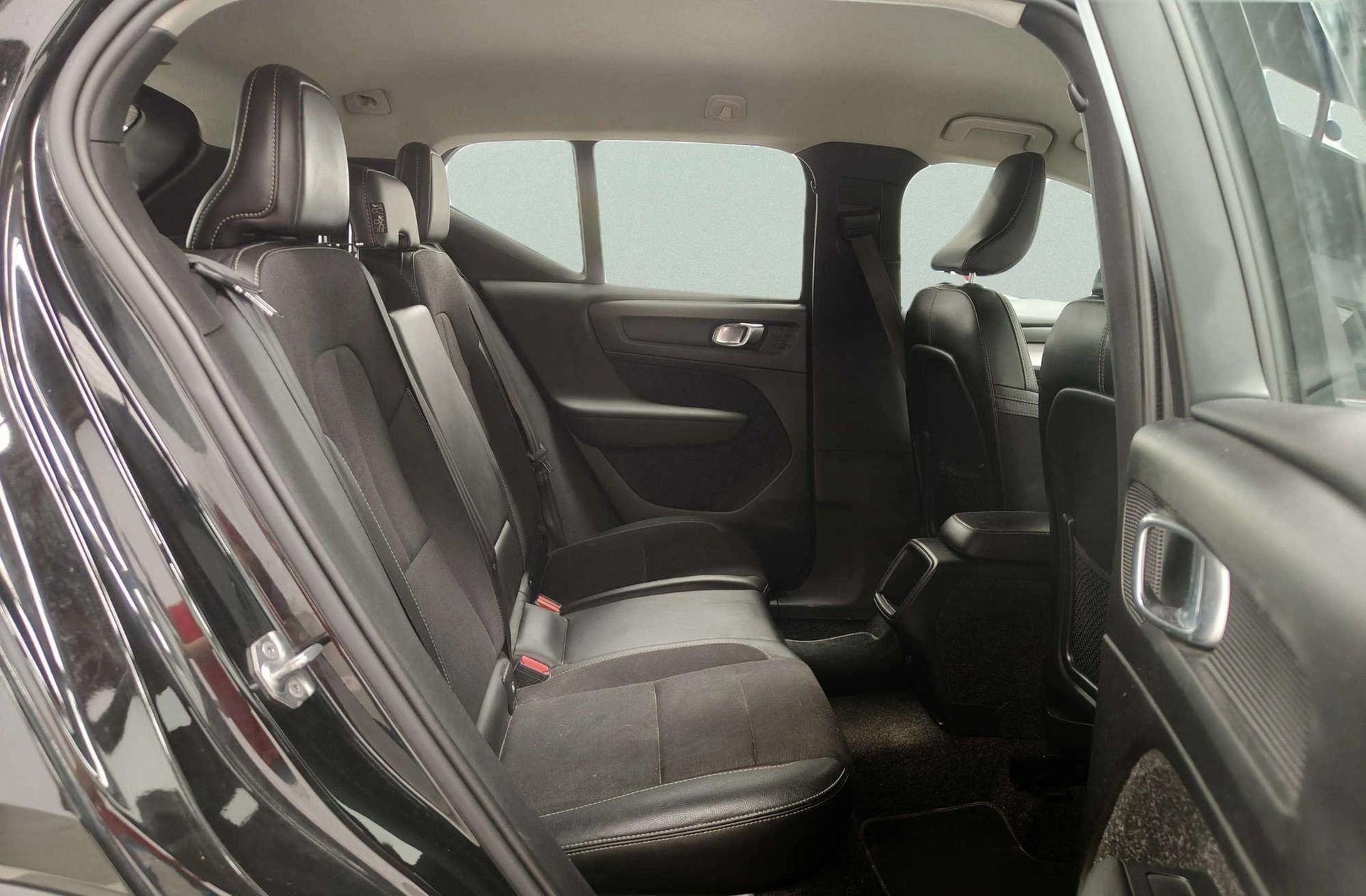 Volvo XC40 D3 Momentum - foto 17