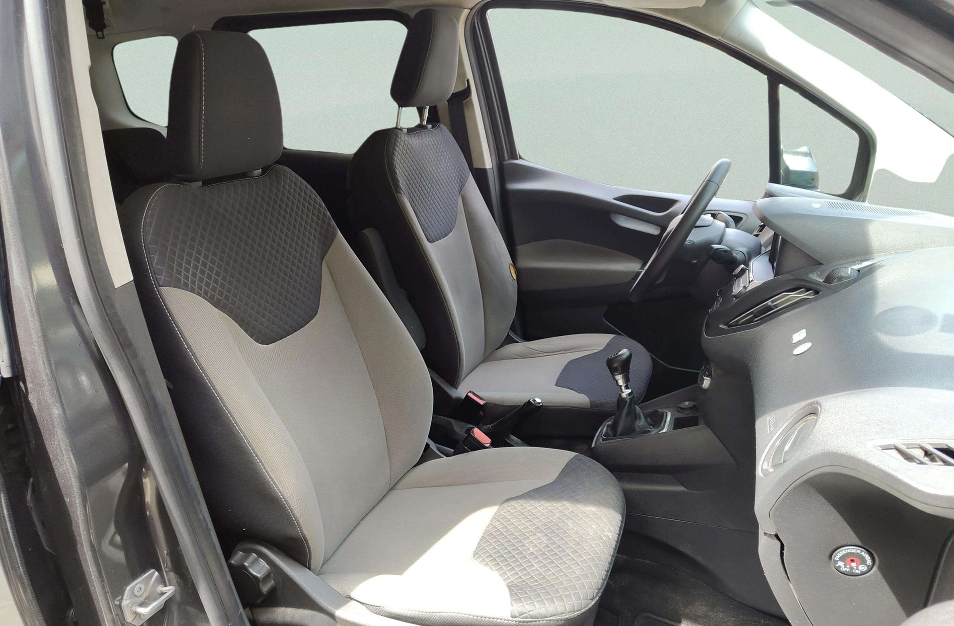 Ford Tourneo Courier 1.0 EcoBoost Titanium - foto 15