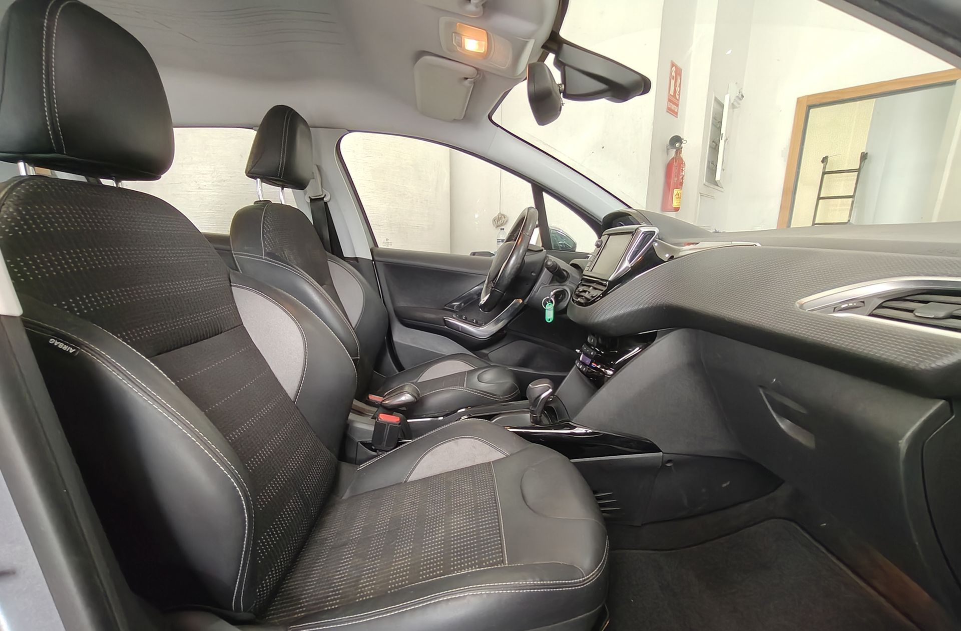 Peugeot 2008 PureTech 110 Allure EAT6 - foto 15