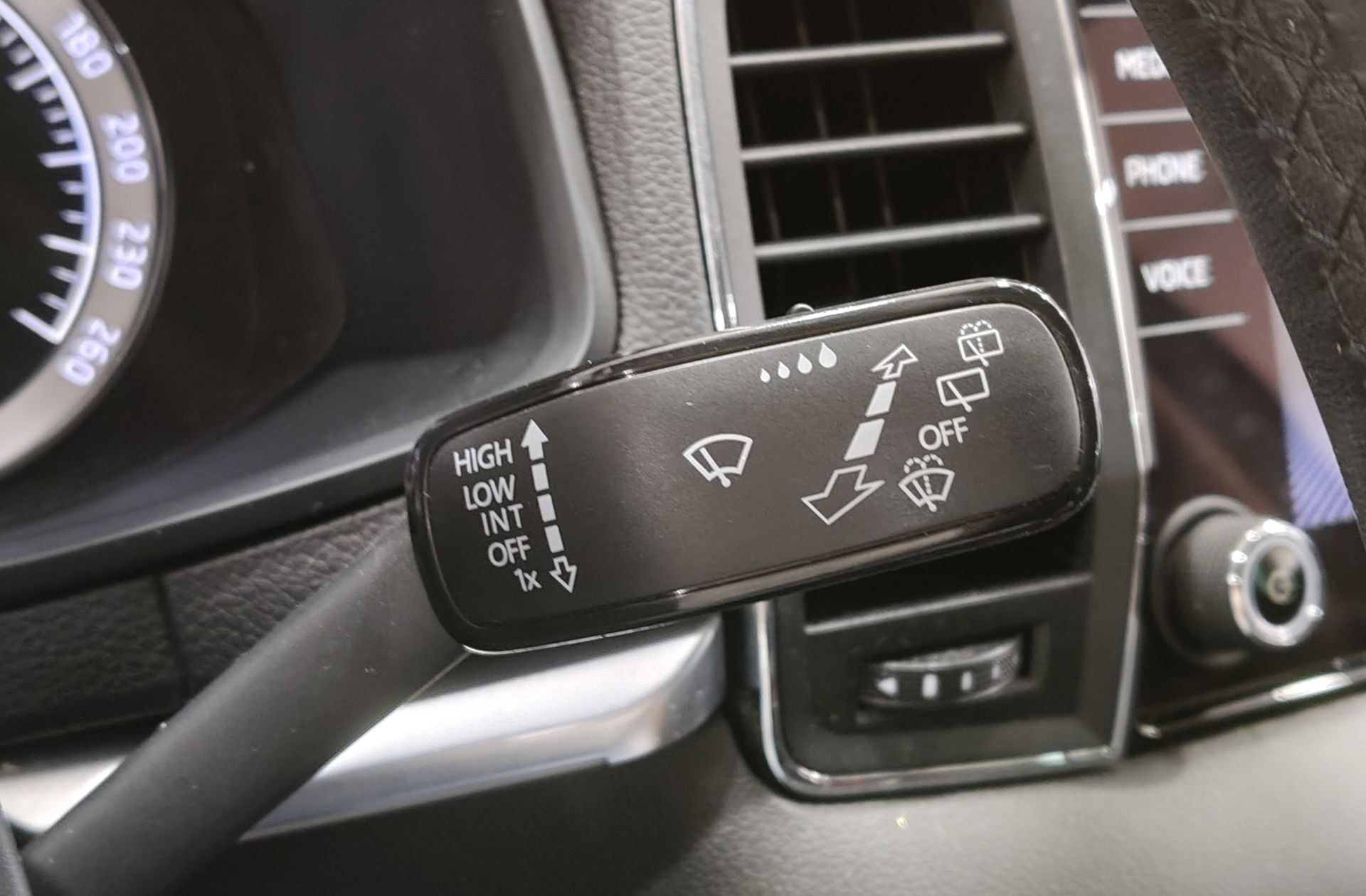 Škoda Karoq 1.0 TSI Ambition - foto 28