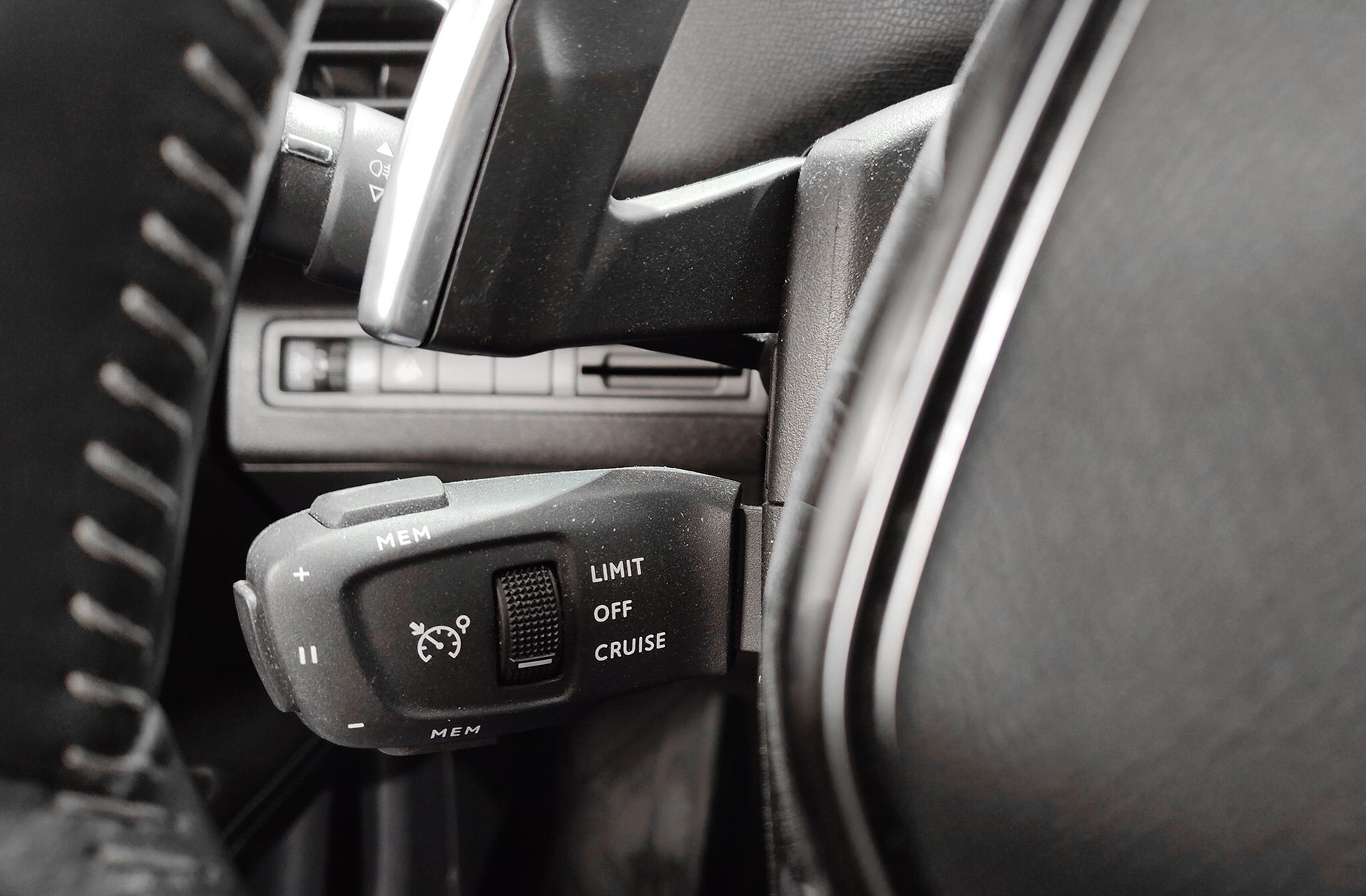 Peugeot 5008 1.2 Allure Pack eDCS6 7 plazas - foto 27