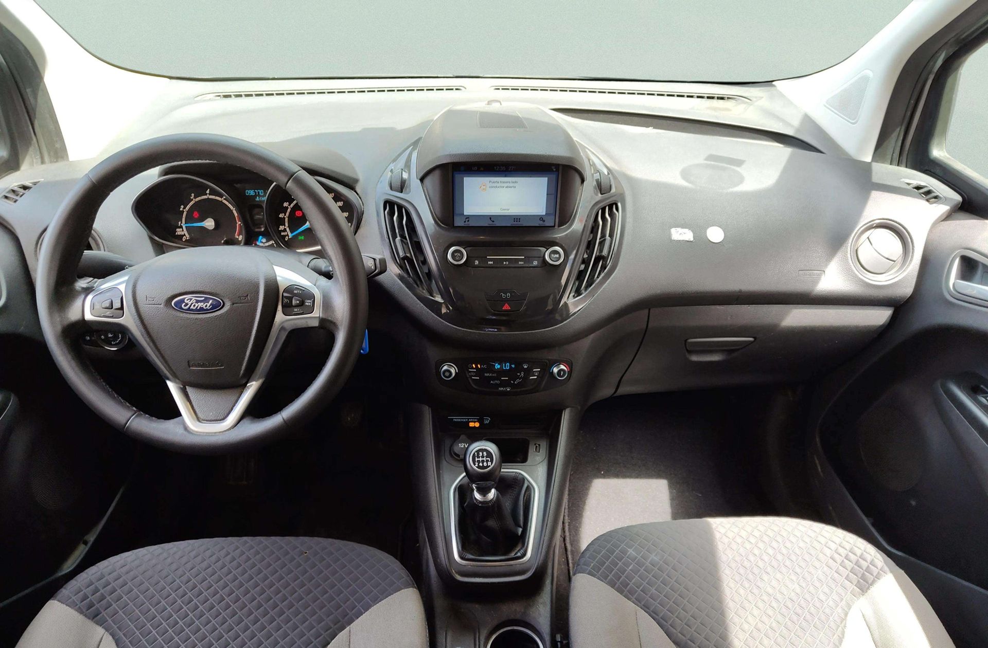 Ford Tourneo Courier 1.0 EcoBoost Titanium - foto 13