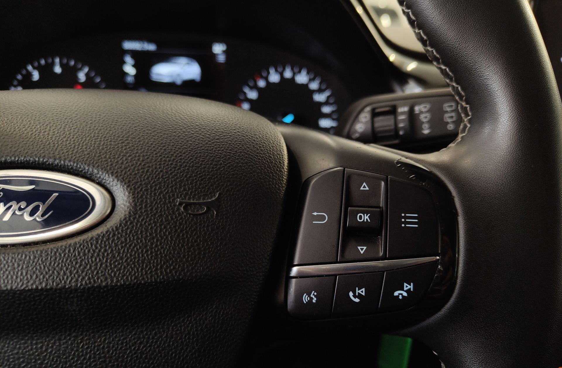 Ford Fiesta 1.0 EcoBoost Trend - foto 24