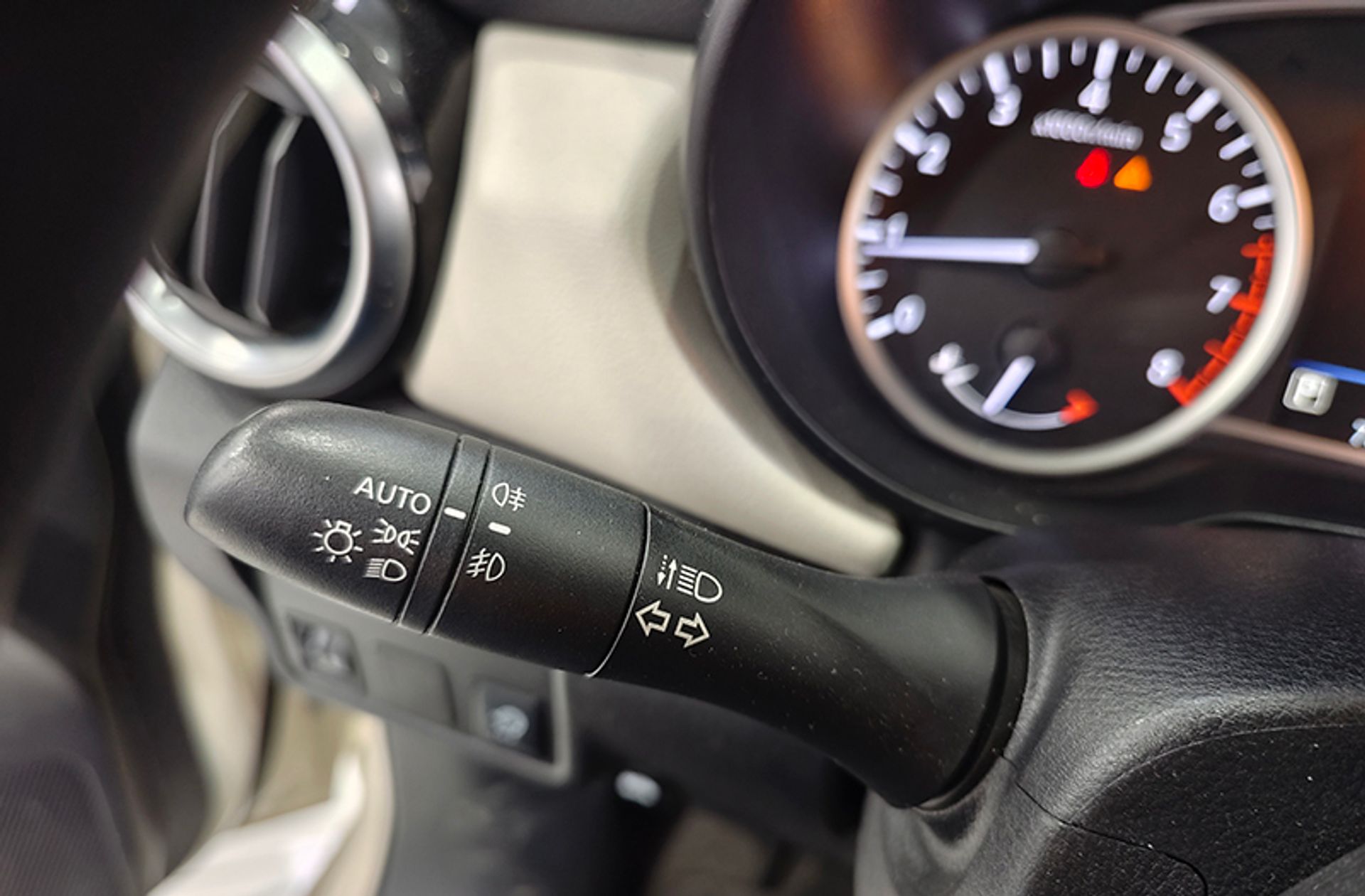 Nissan Micra IG-T 92 Acenta CVT - foto 24