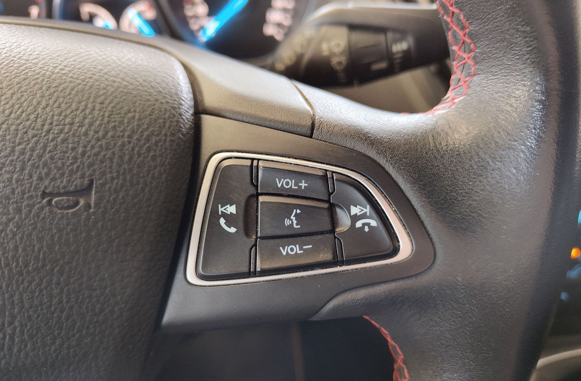 Ford Kuga 1.5 EcoBoost ST-Line 4x2 - foto 26