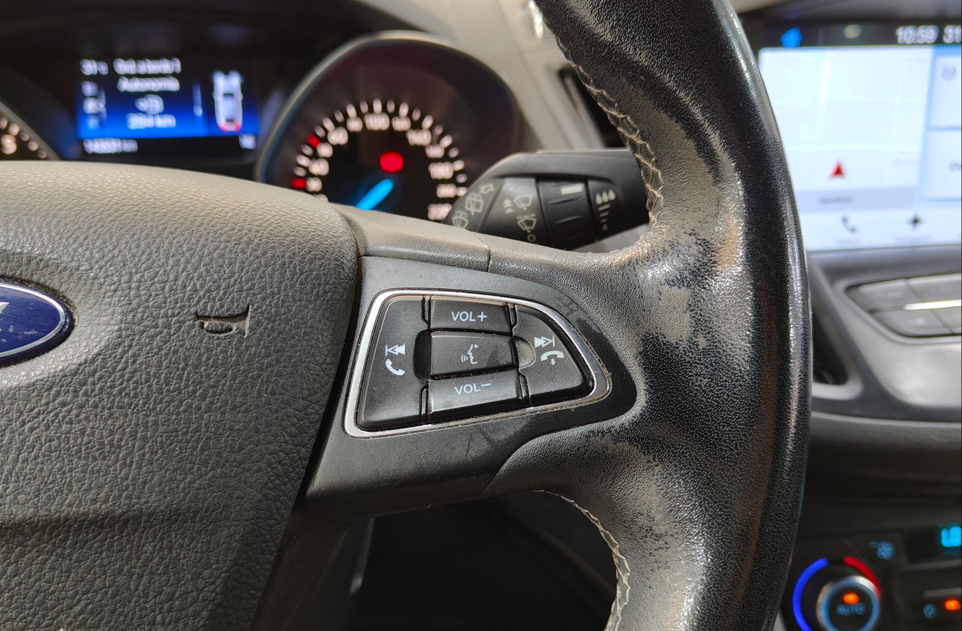 Ford Kuga 1.5 EcoBoost ST-Line 4x2 - foto 32
