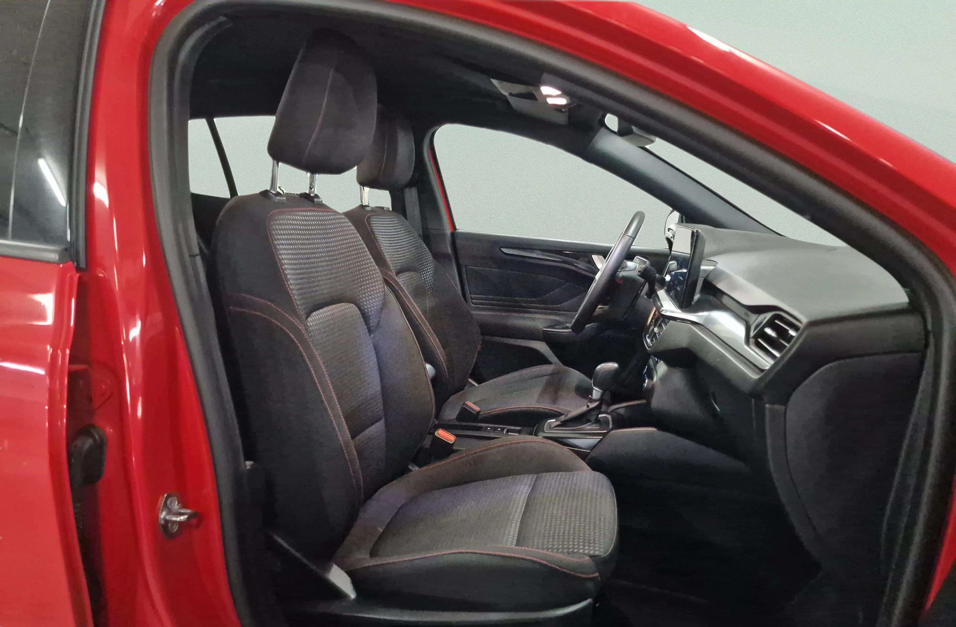 Ford Focus SportBreak 1.0 EcoBoost MHEV ST-Line - foto 25
