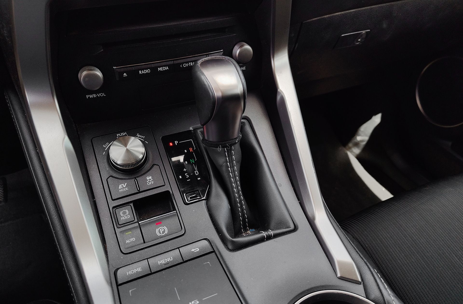 Lexus NX 300h Eco 2WD - foto 5