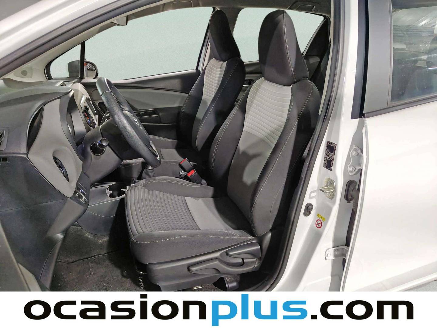 Foto asientos delanteros Toyota Yaris Toyota Yaris 70 Active (69 CV)