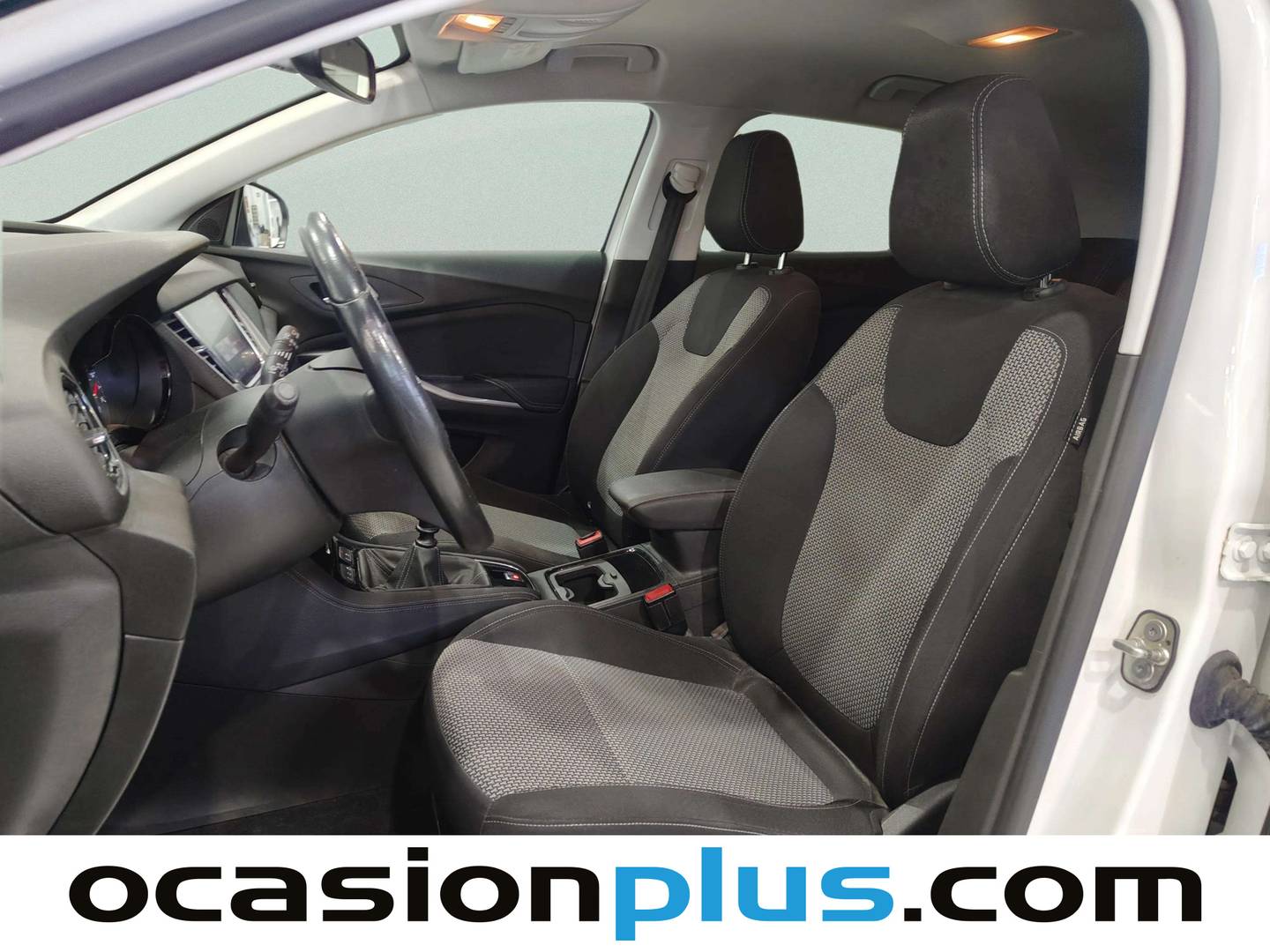 Foto asientos delanteros Opel Grandland X Opel Grandland X 1.2 Turbo 120 Aniversario (130 CV)