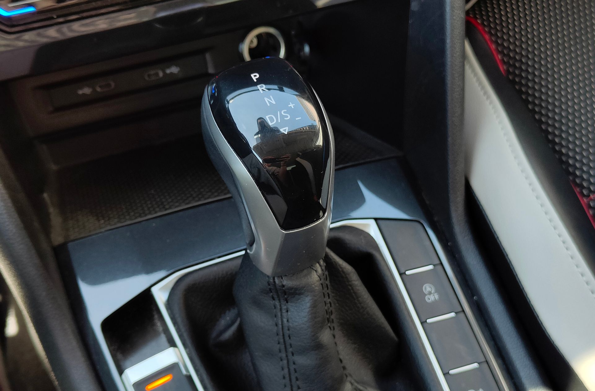 Volkswagen Tiguan Urban Sport 2.0 TDI DSG - foto 5