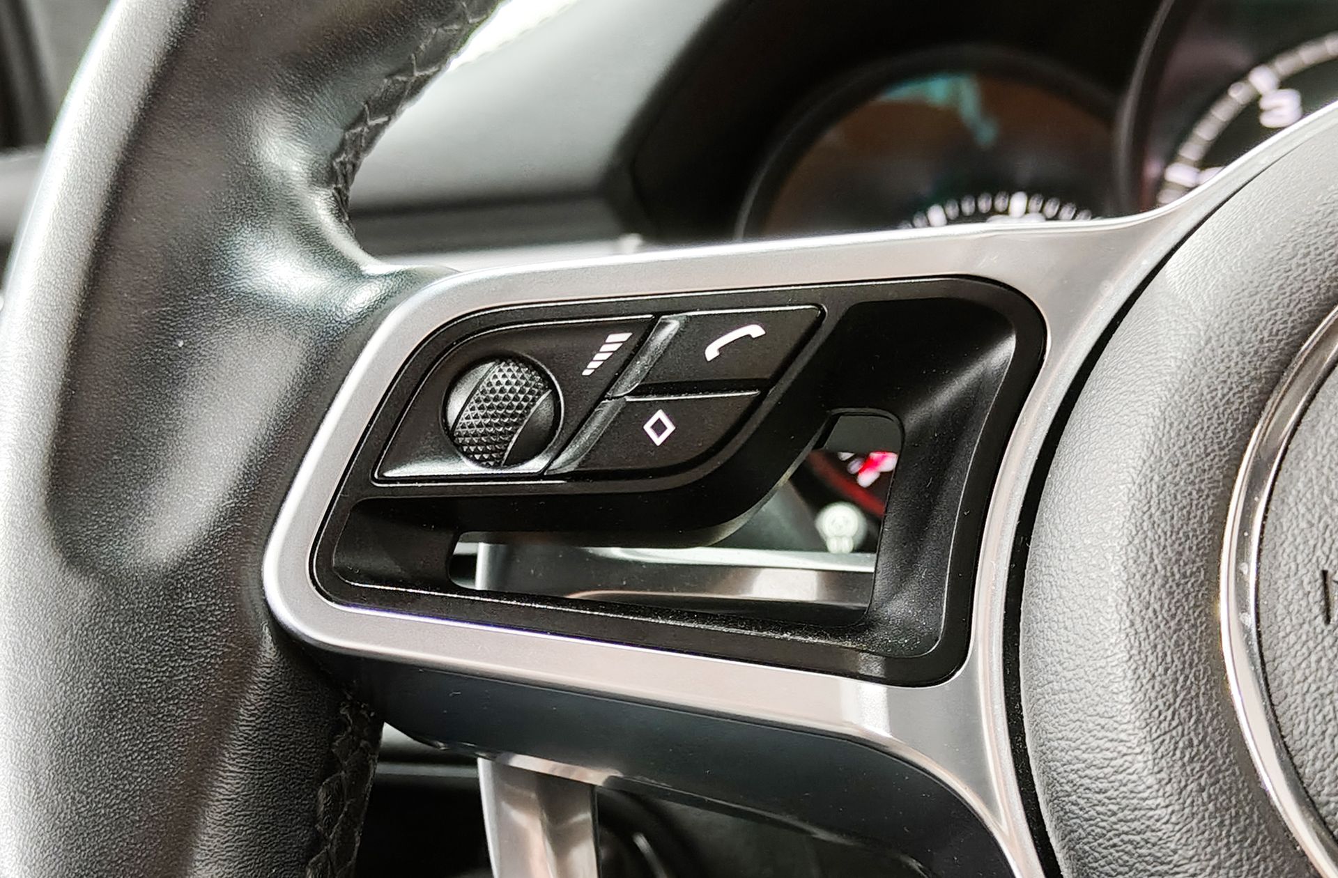 Porsche Macan Turbo - foto 43