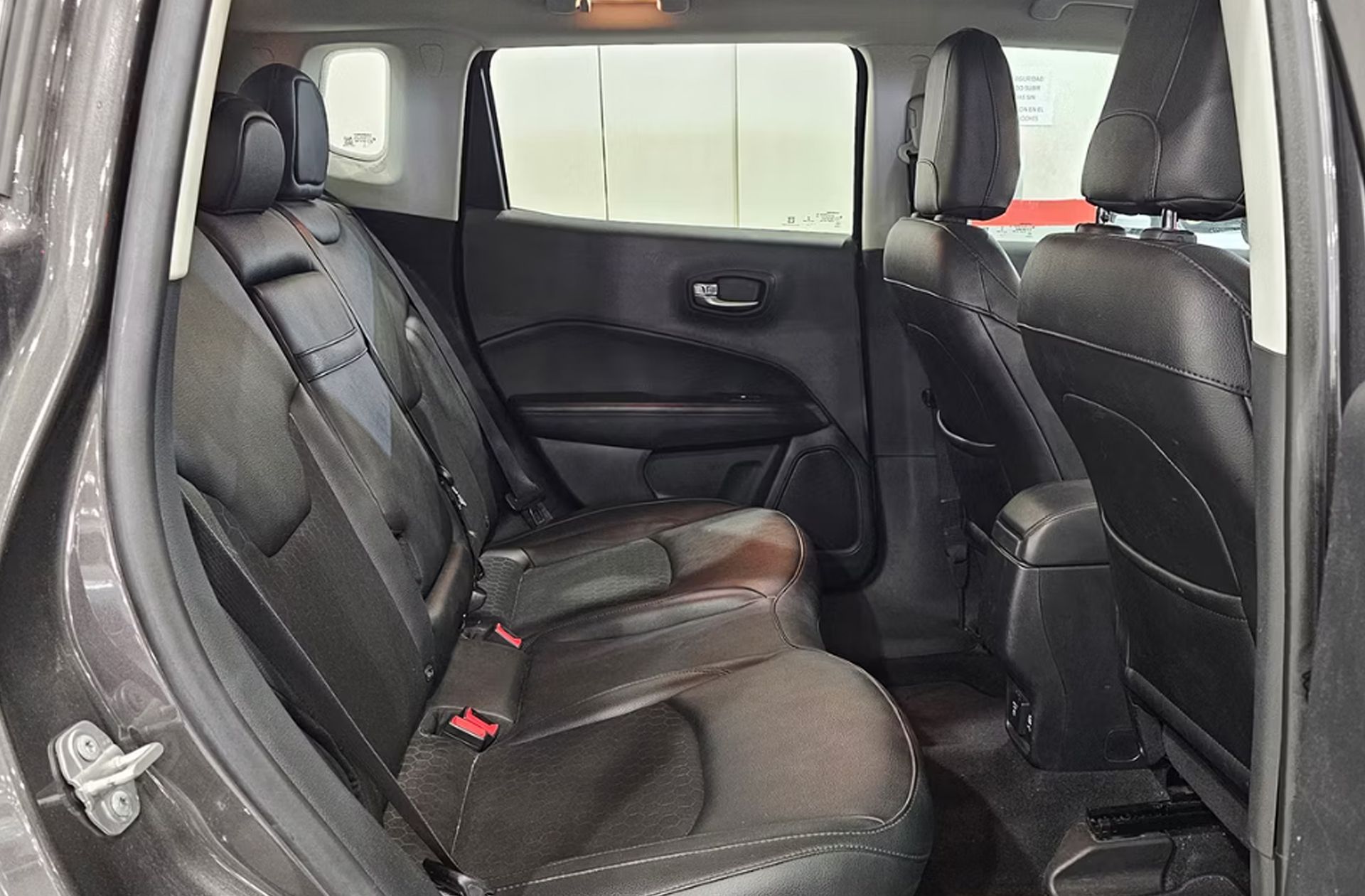 Jeep Compass 1.6 MultiJet Night Eagle 4x2 - foto 13