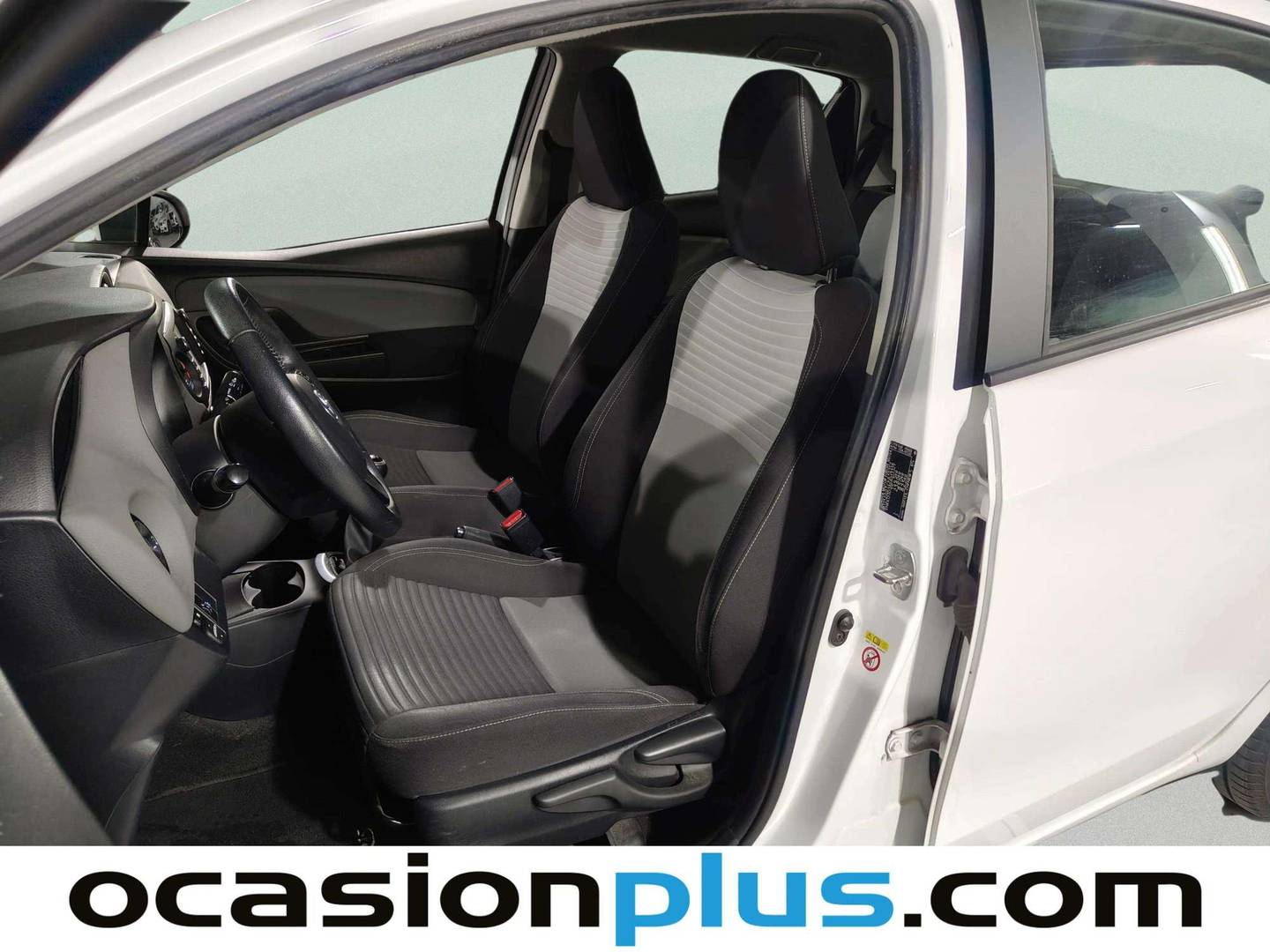 Foto asientos delanteros Toyota Yaris Toyota Yaris 1.5 Active Tech (111 CV)