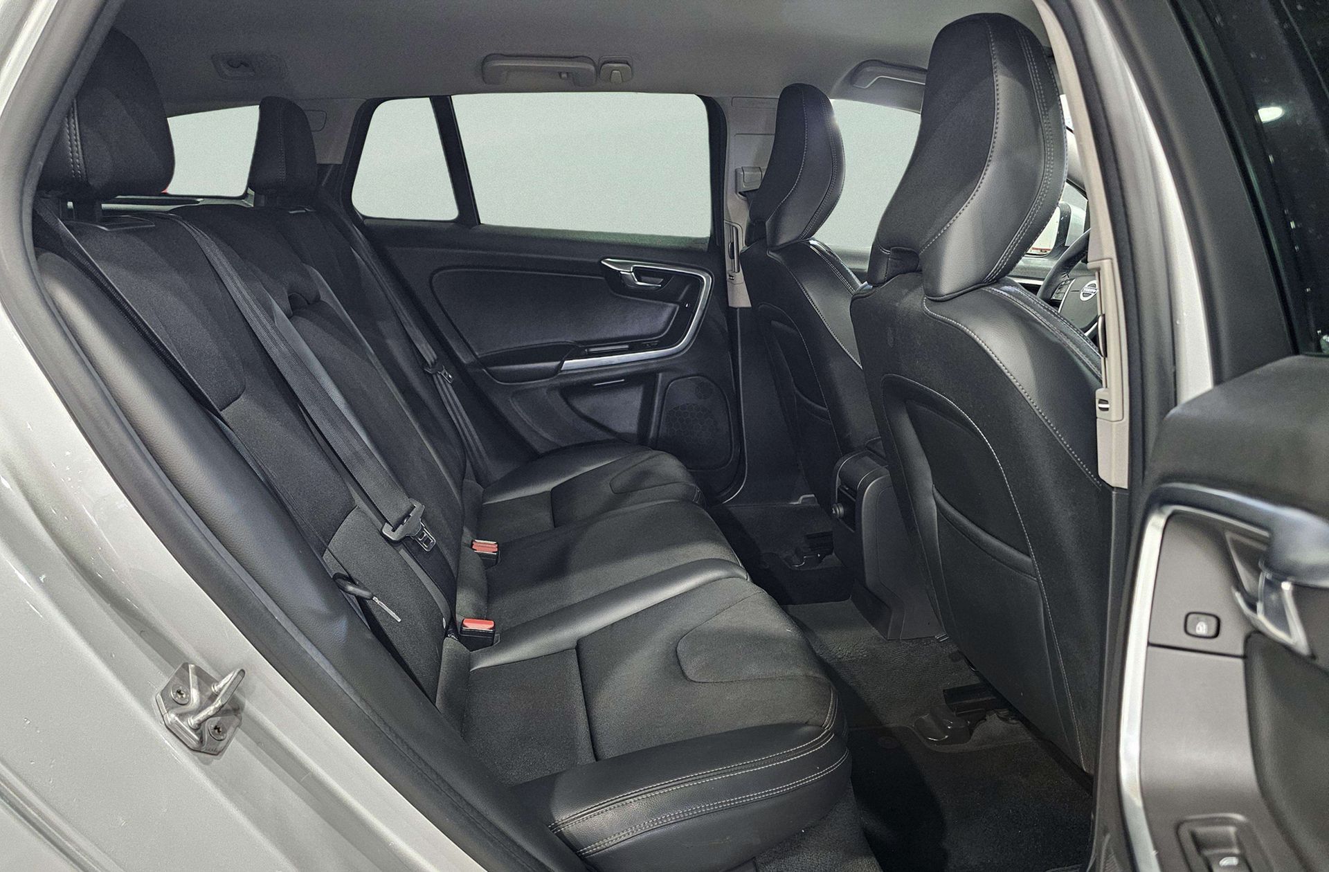 Volvo V60 D2 Momentum - foto 18
