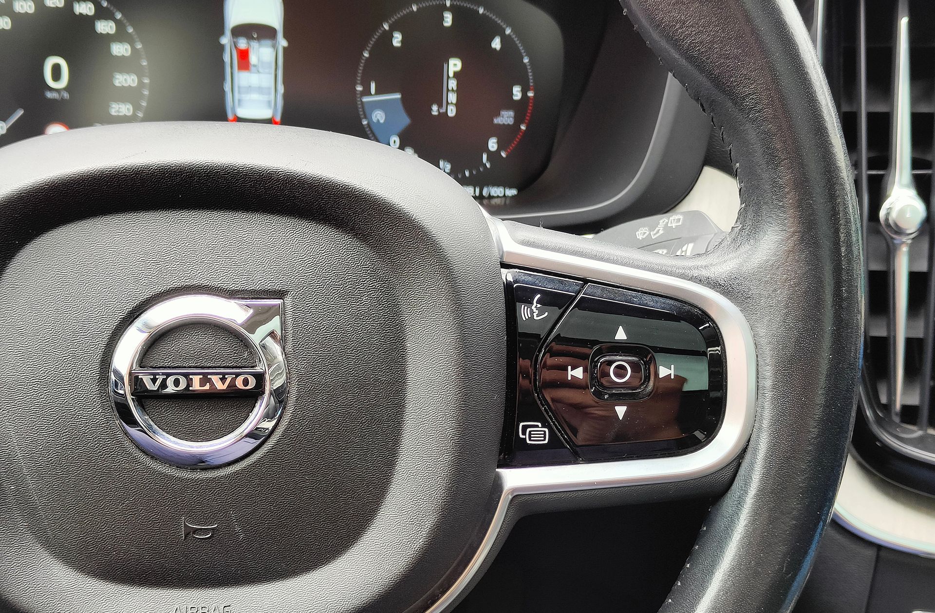 Volvo XC60 D4 Inscription AWD - foto 35