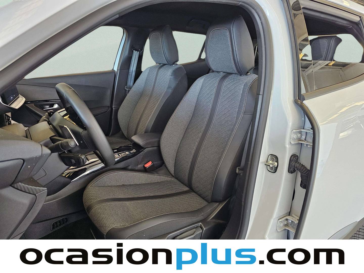 Foto Peugeot 2008 Peugeot 2008 Allure Hybrid eDCS6 (136 CV)