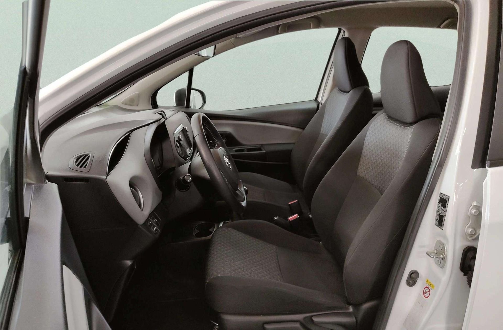 Toyota Yaris 100 Active - foto 10
