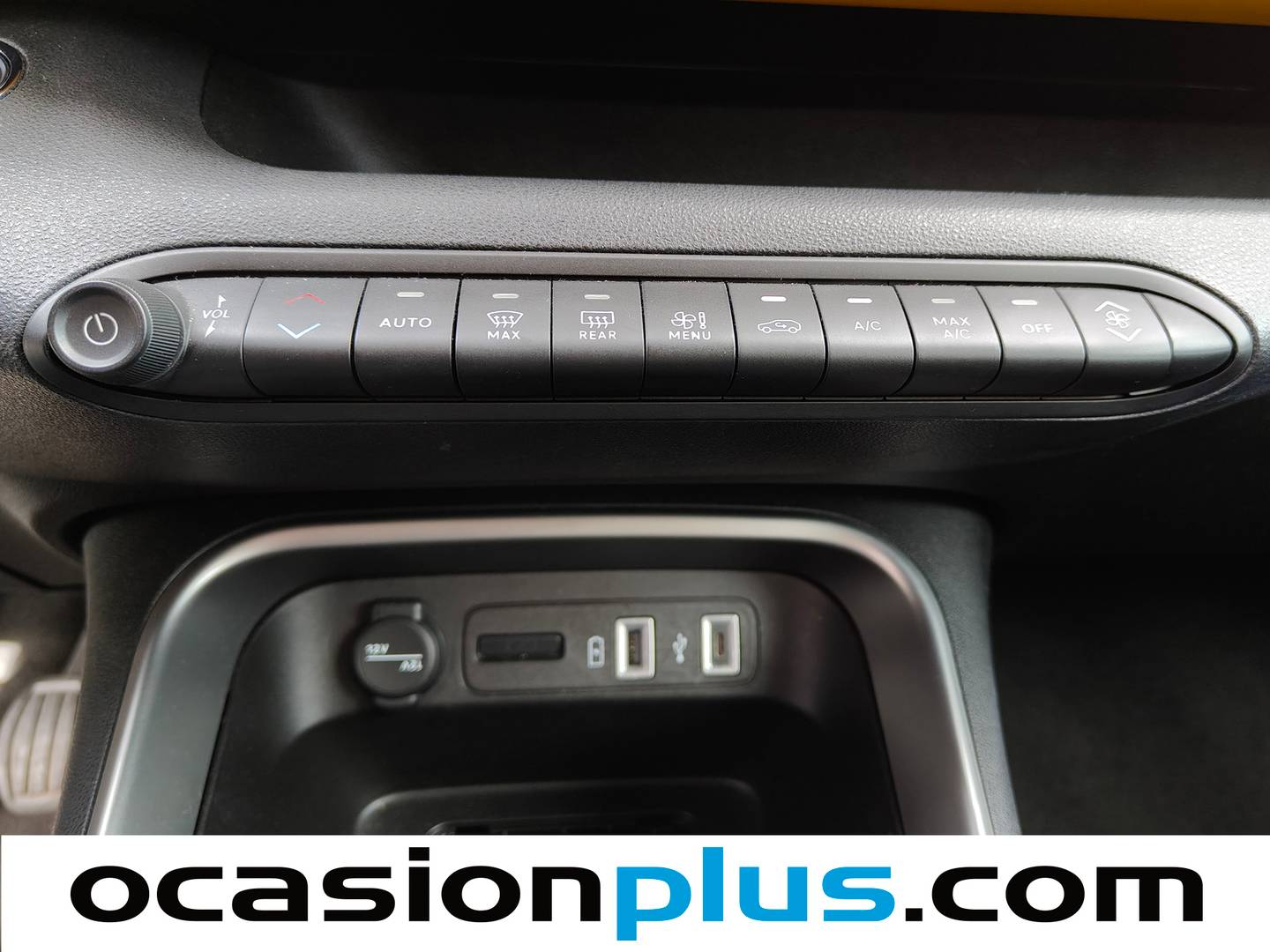 Foto Jeep Avenger Jeep Avenger 1.2 G Summit (100 CV)