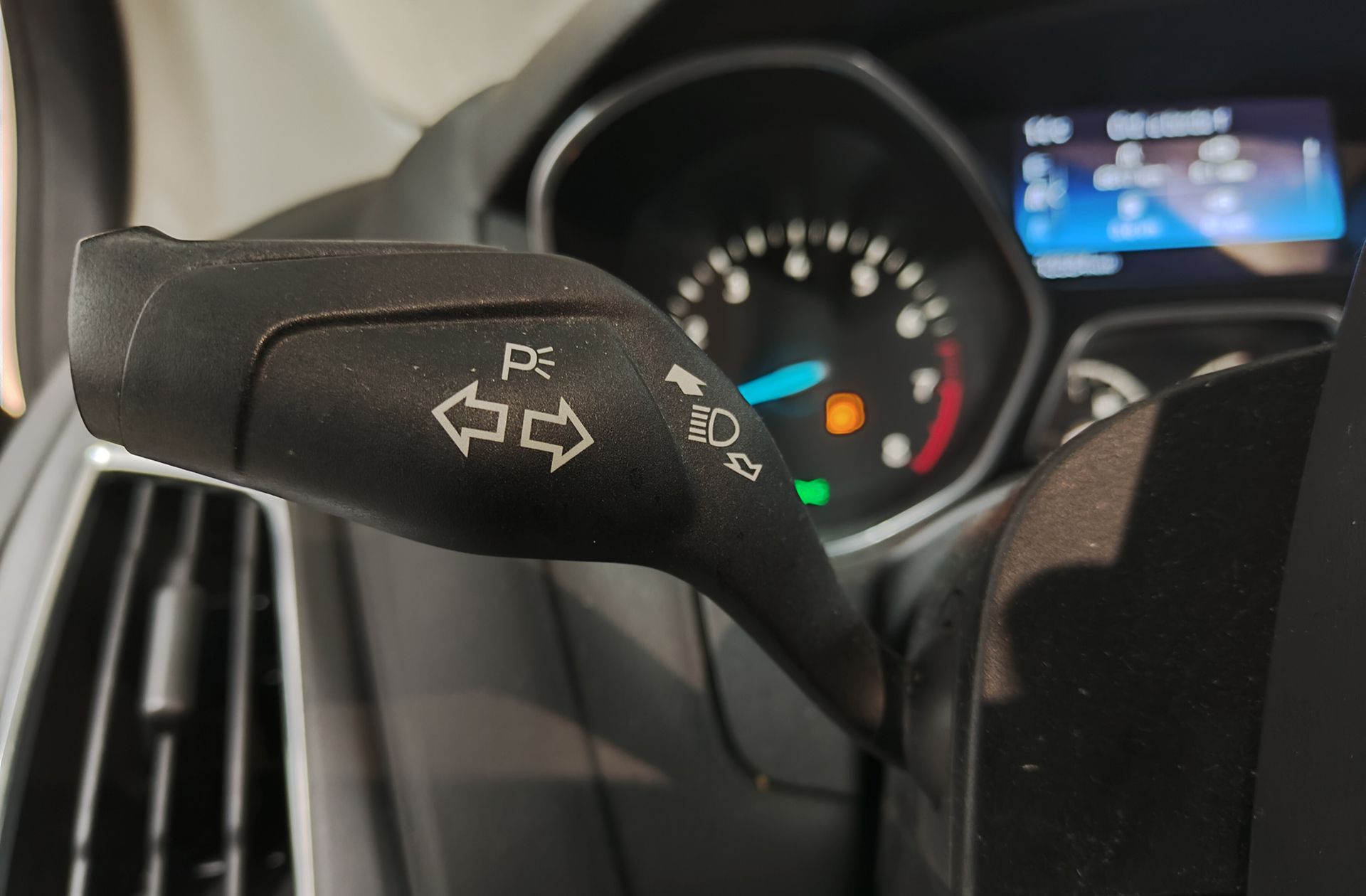 Ford Focus 1.0 EcoBoost Titanium - foto 22