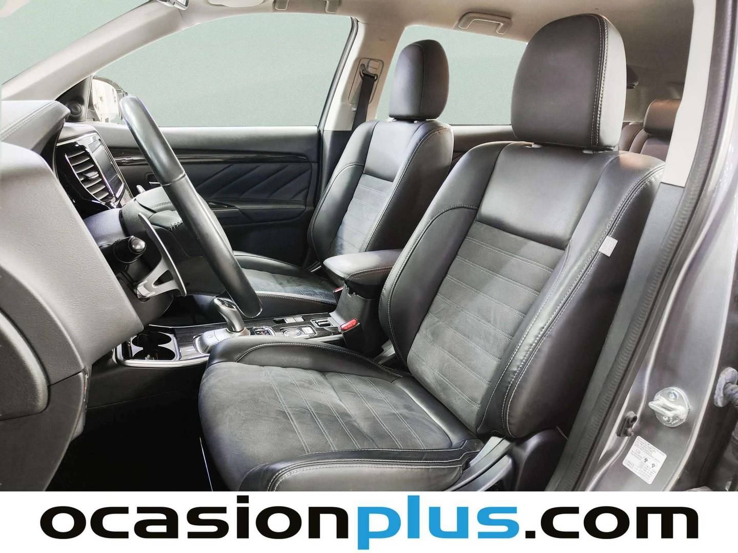 Foto asientos delanteros Mitsubishi Outlander Mitsubishi Outlander 2.0 PHEV Kaiteki 4WD Auto (203 CV)