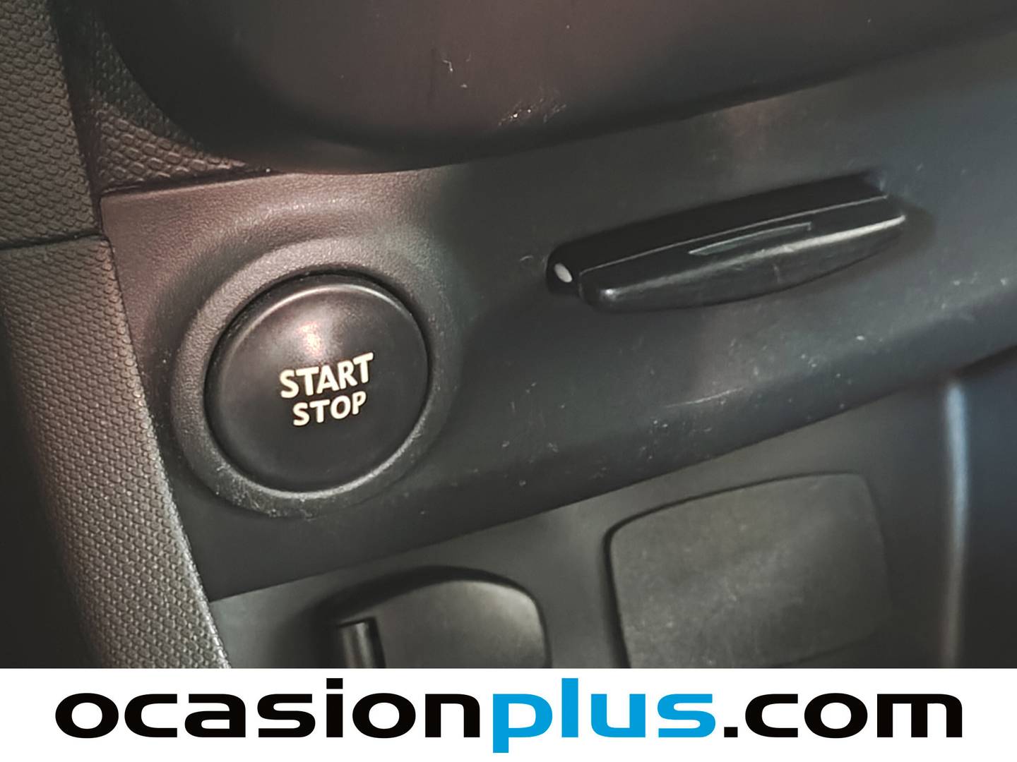 Extras y acabados del Renault Clio Renault Clio 1.2 16v Business (75 CV)