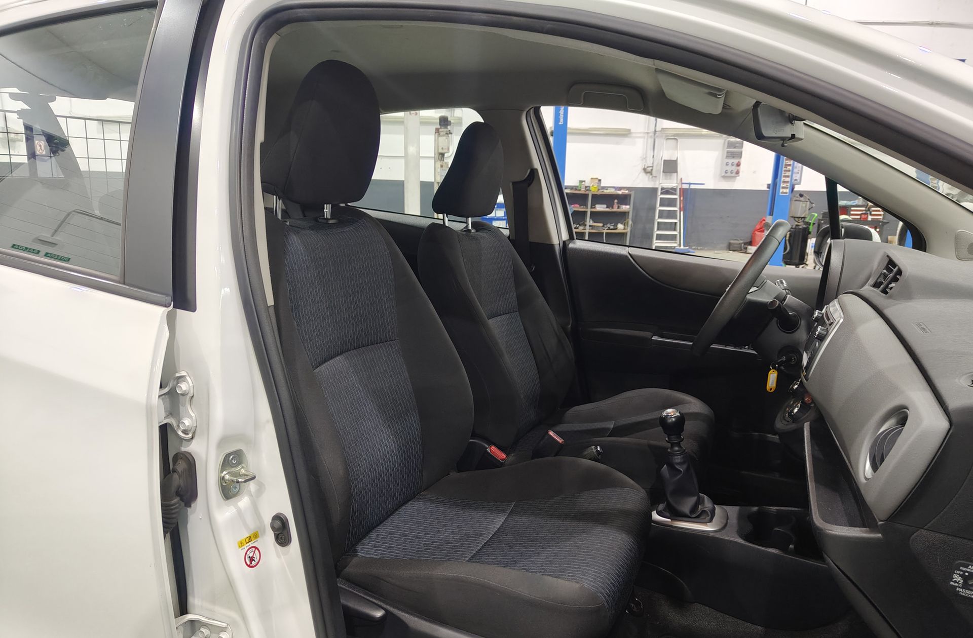 Toyota Yaris 90D Active - foto 15