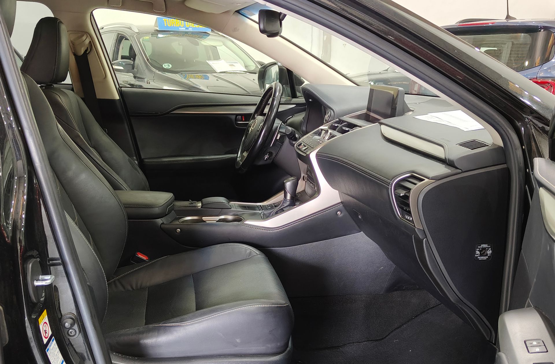 Lexus NX 300h Executive 4WD - foto 19