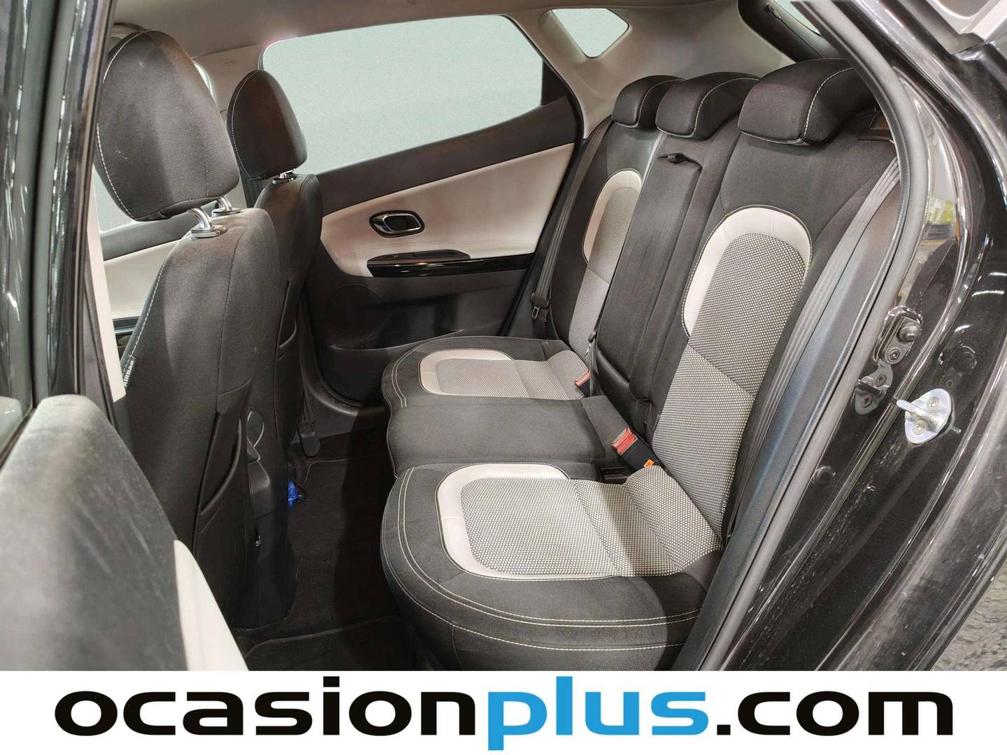 Foto asientos traseros KIA Ceed KIA Ceed 1.6 CRDi VGT x-Tech17 (136 CV)